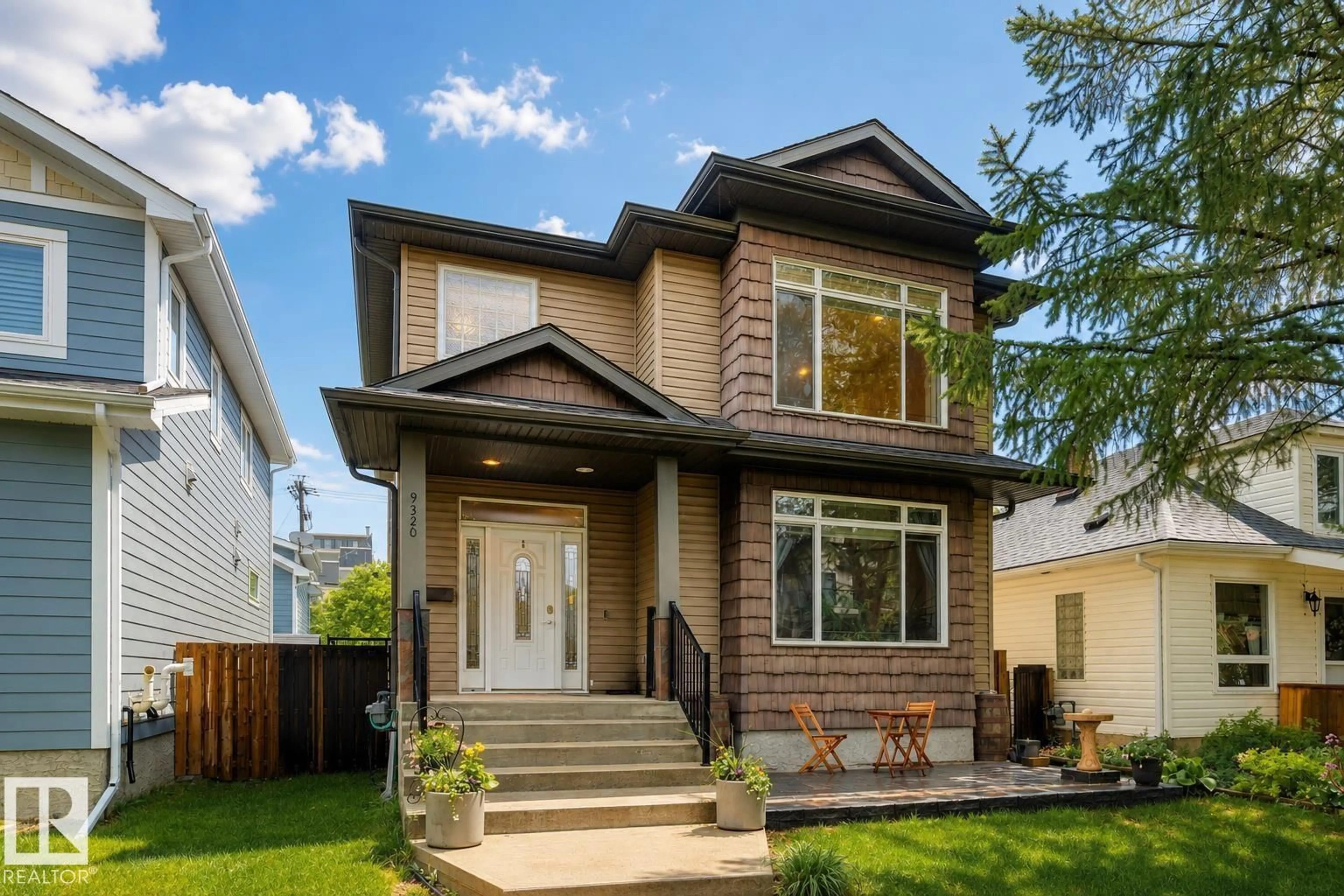 Home with vinyl exterior material, street for NW - 9320 81 AV, Edmonton Alberta T6C0X3