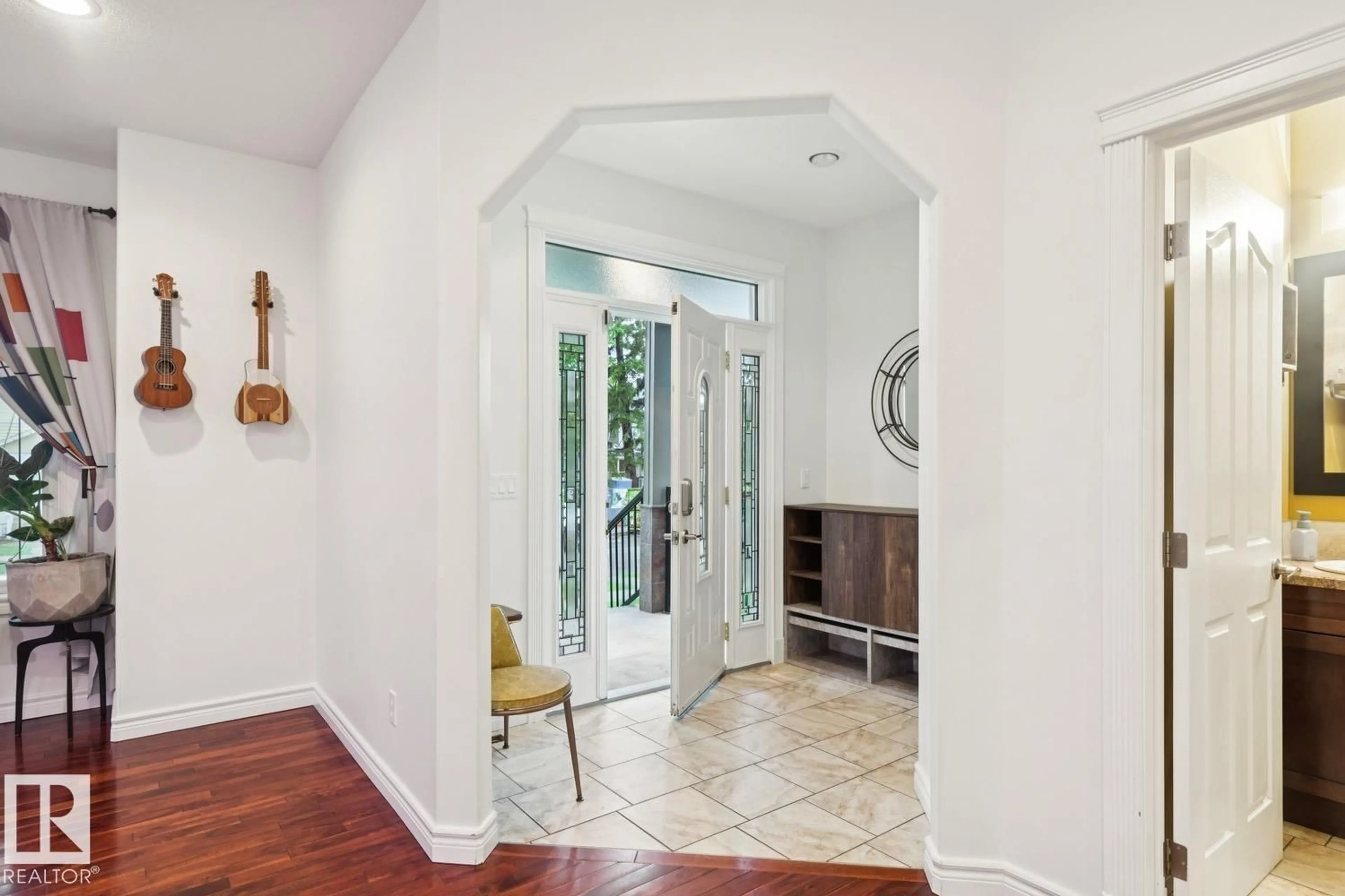 Indoor entryway for NW - 9320 81 AV, Edmonton Alberta T6C0X3