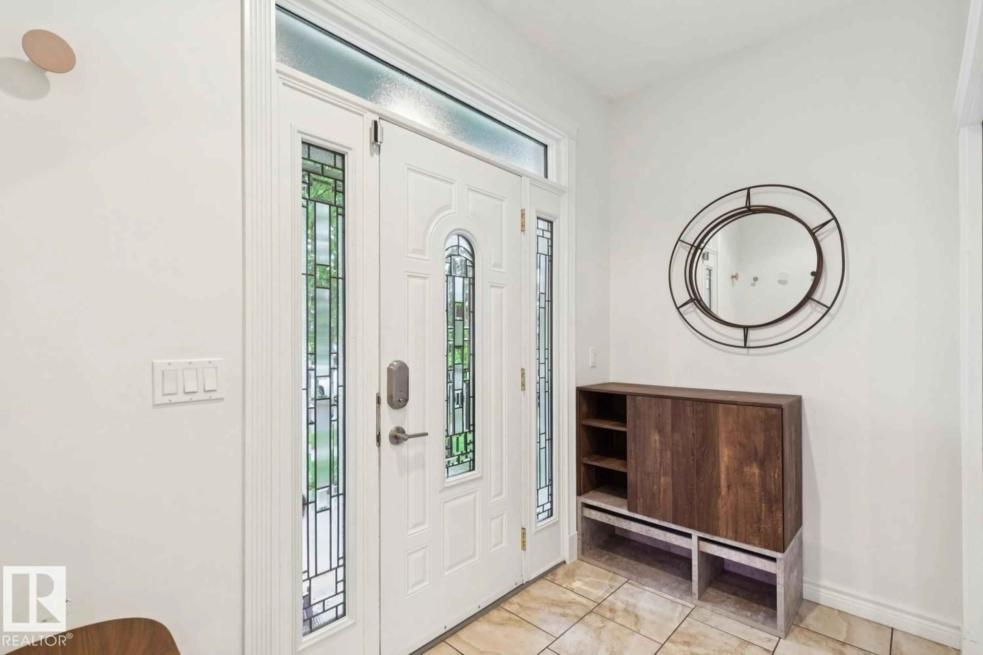 Indoor entryway for NW - 9320 81 AV, Edmonton Alberta T6C0X3