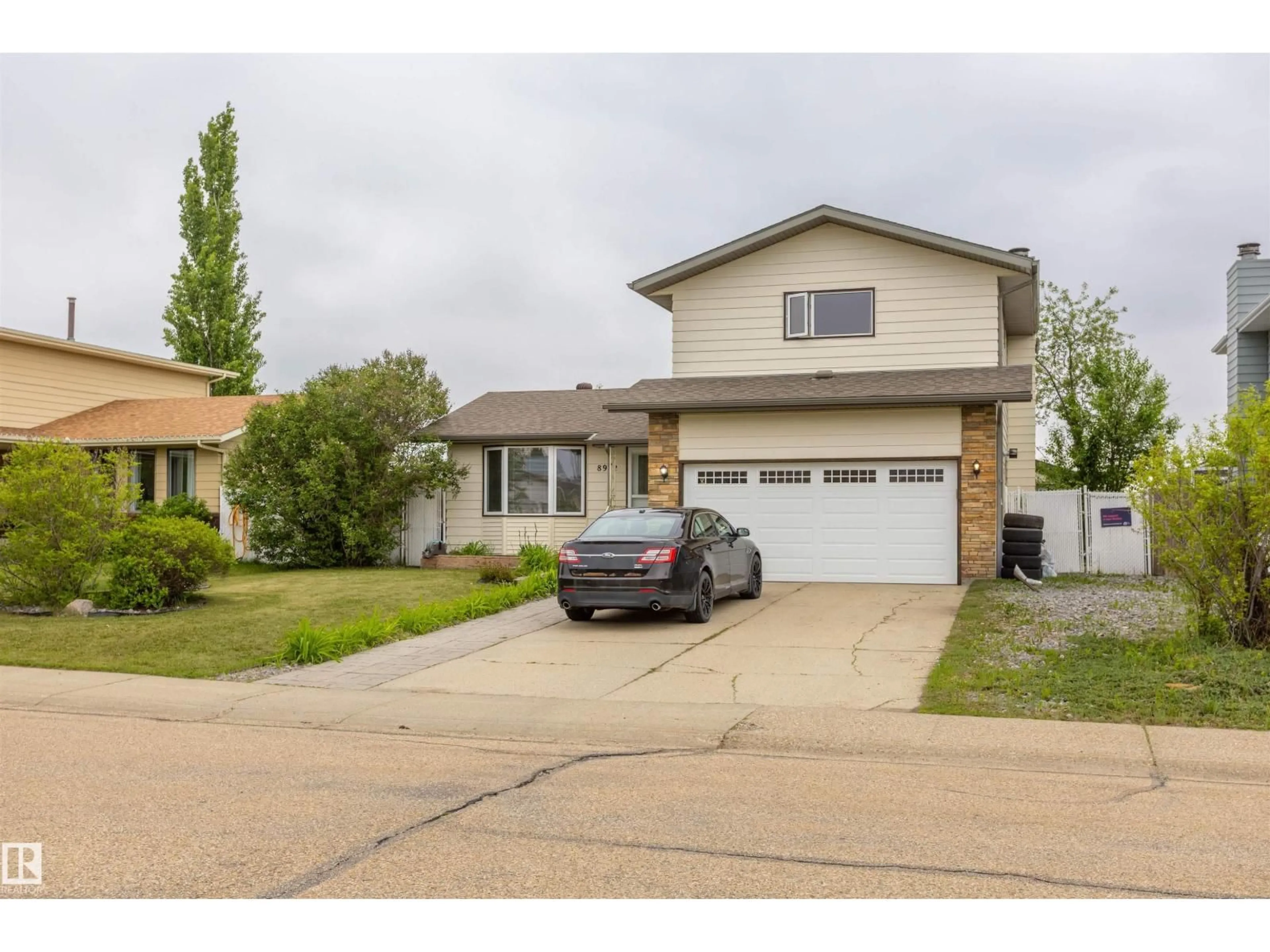 Home with vinyl exterior material, street for 8902 107 AV, Morinville Alberta T8R1C6