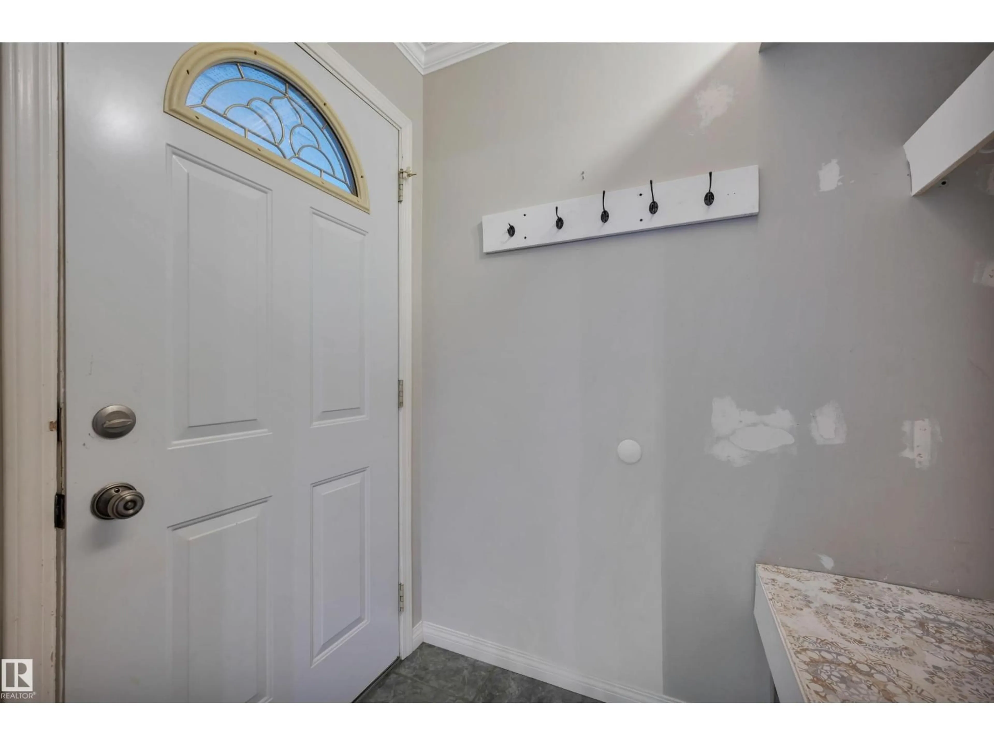Indoor entryway for 410 CONIFER ST, Sherwood Park Alberta T8A1M9