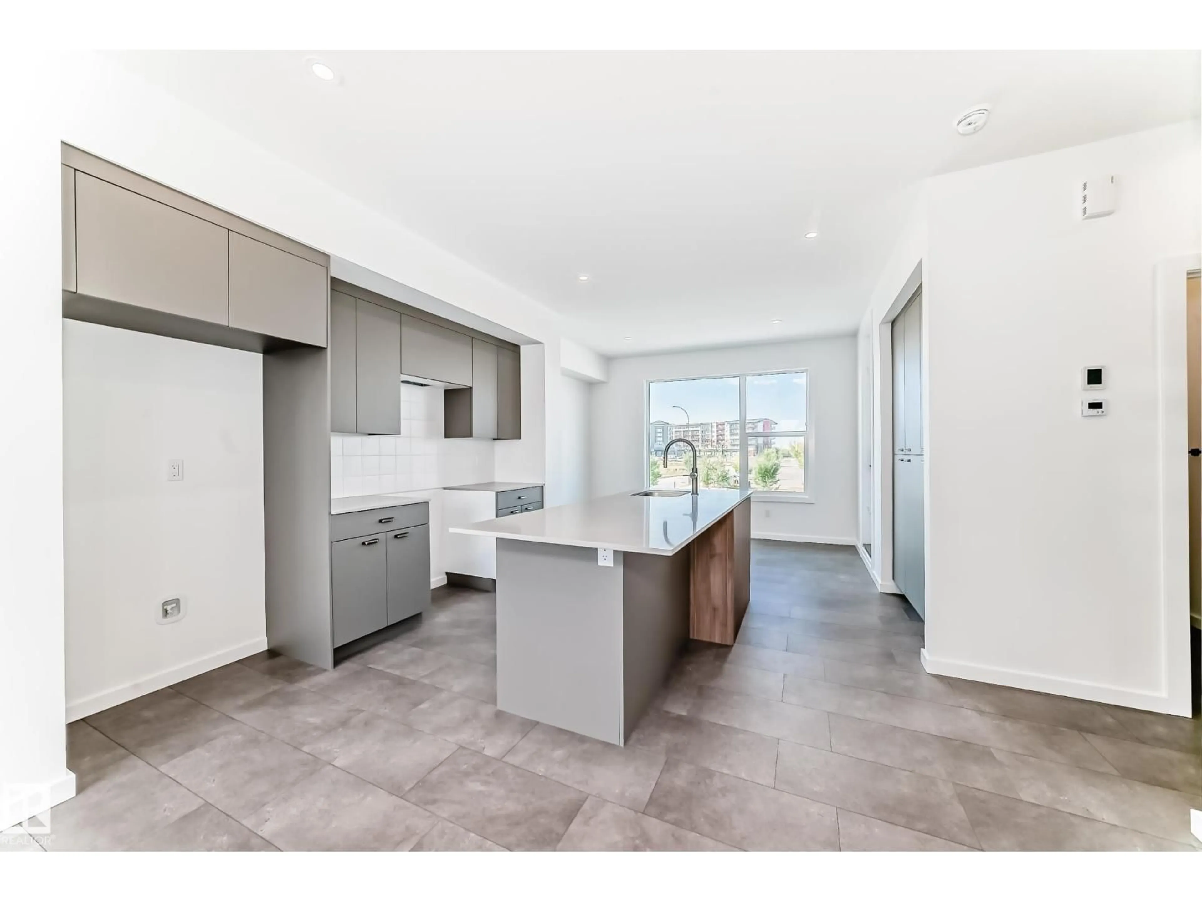 Open concept kitchen, ceramic/tile floor for 5 - 44 RONDEAU DR, St. Albert Alberta T8N7X8