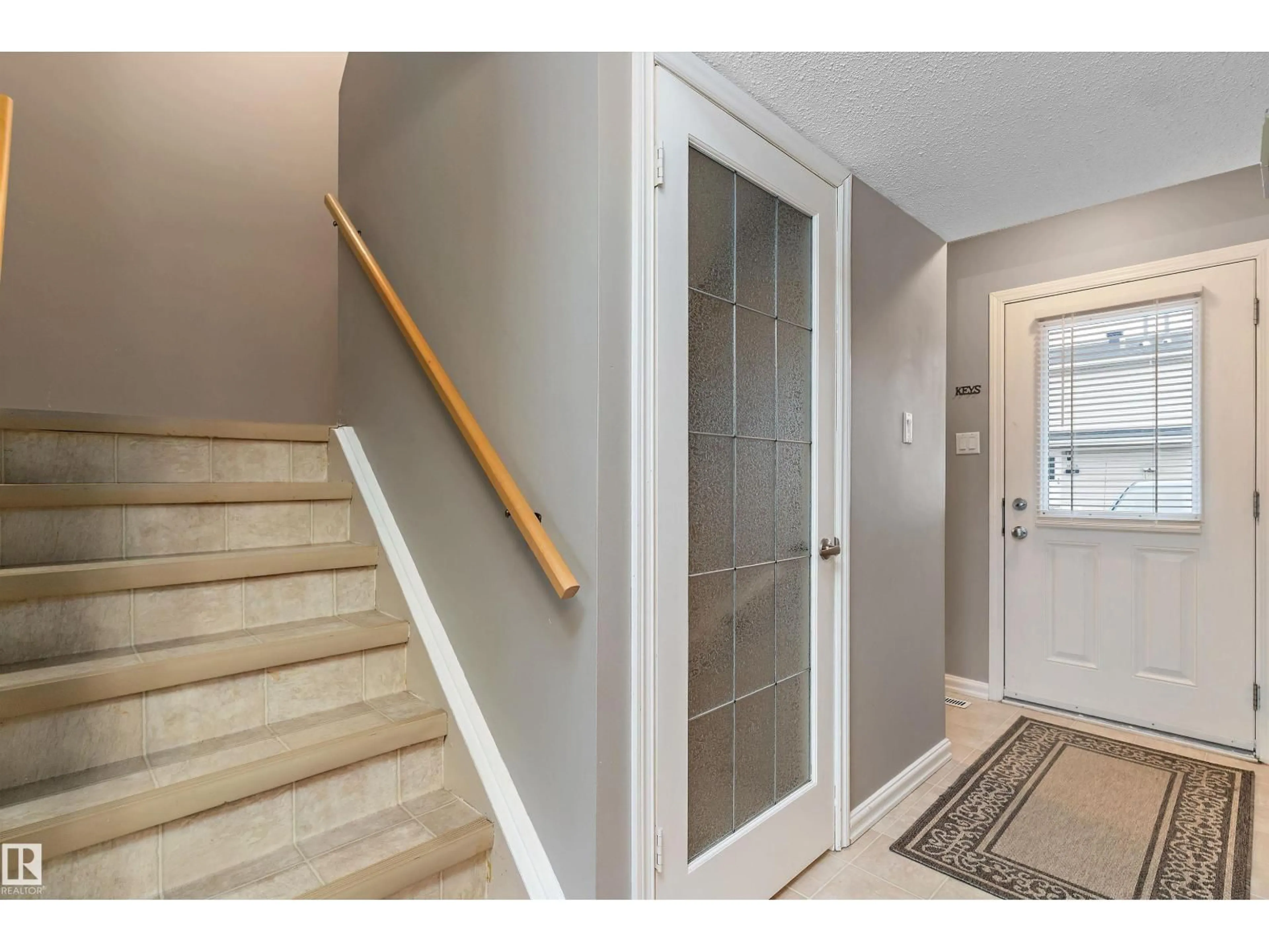 Indoor entryway for 11340 139 AV, Edmonton Alberta T5X3L4