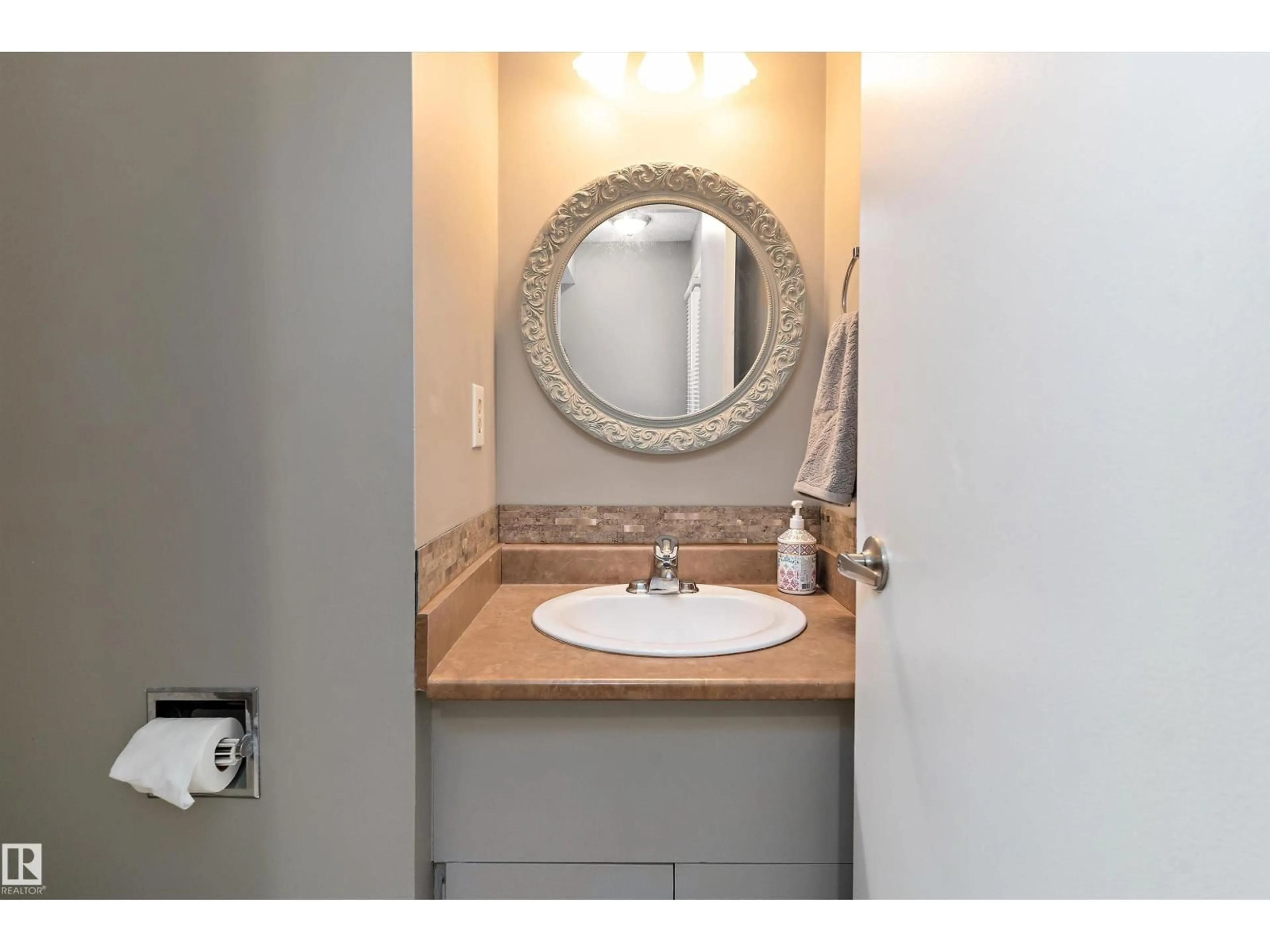 Standard bathroom, ceramic/tile floor for 11340 139 AV, Edmonton Alberta T5X3L4