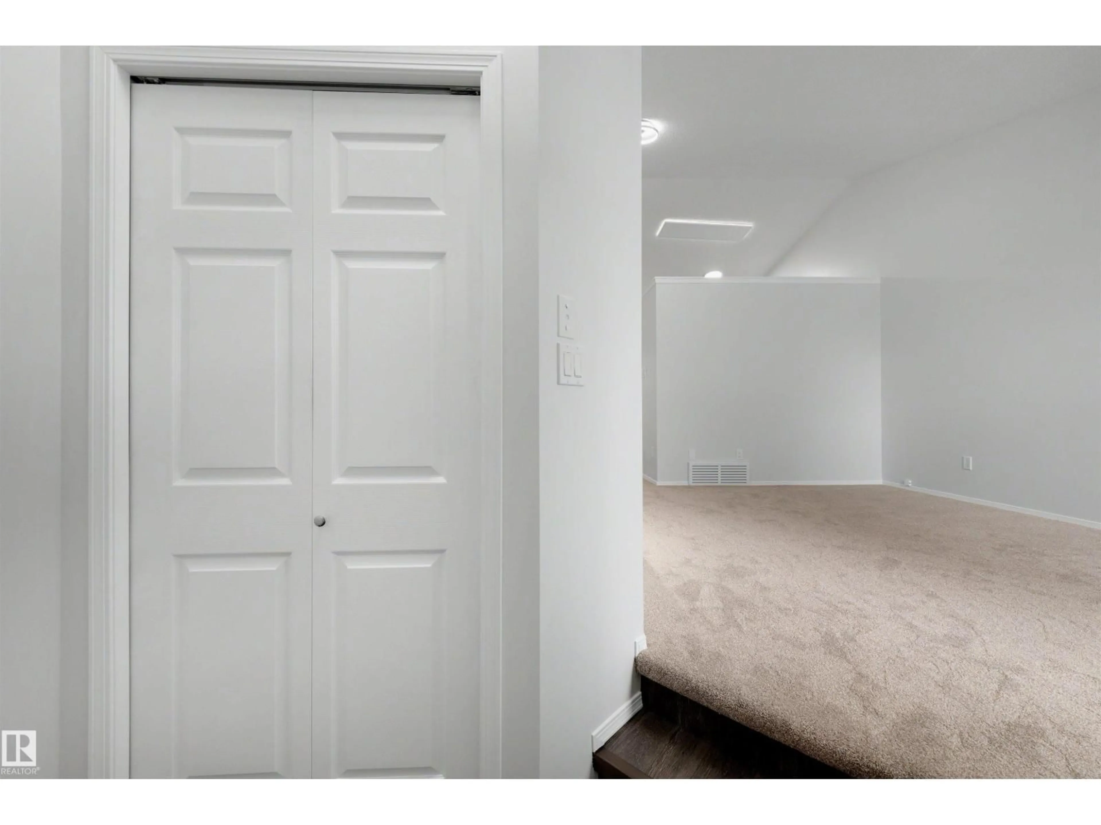 A pic of a room for 11815 8 AV, Edmonton Alberta T6J6Z9