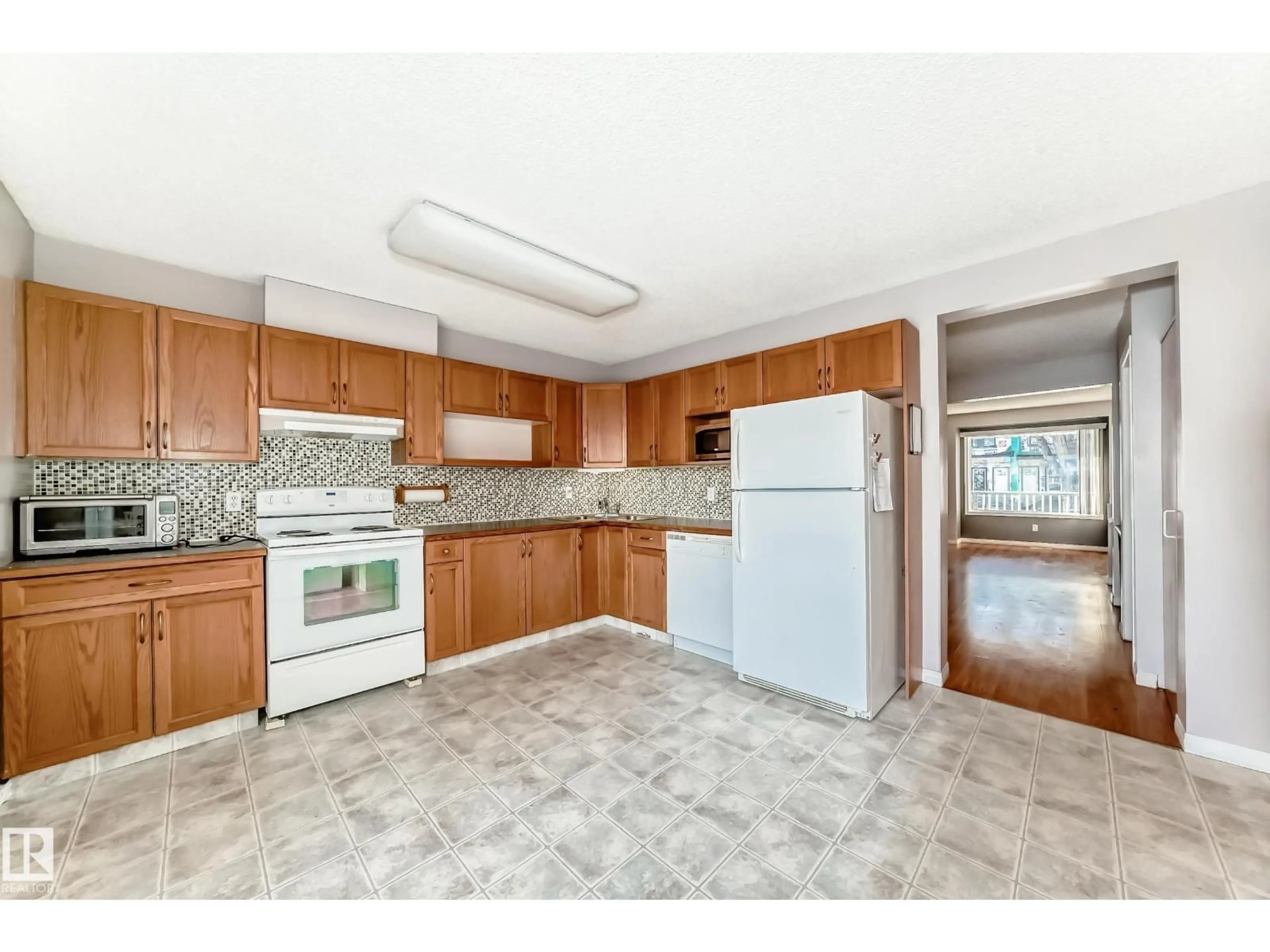 Standard kitchen, unknown for NW - 11609 125 ST, Edmonton Alberta T5M0N5