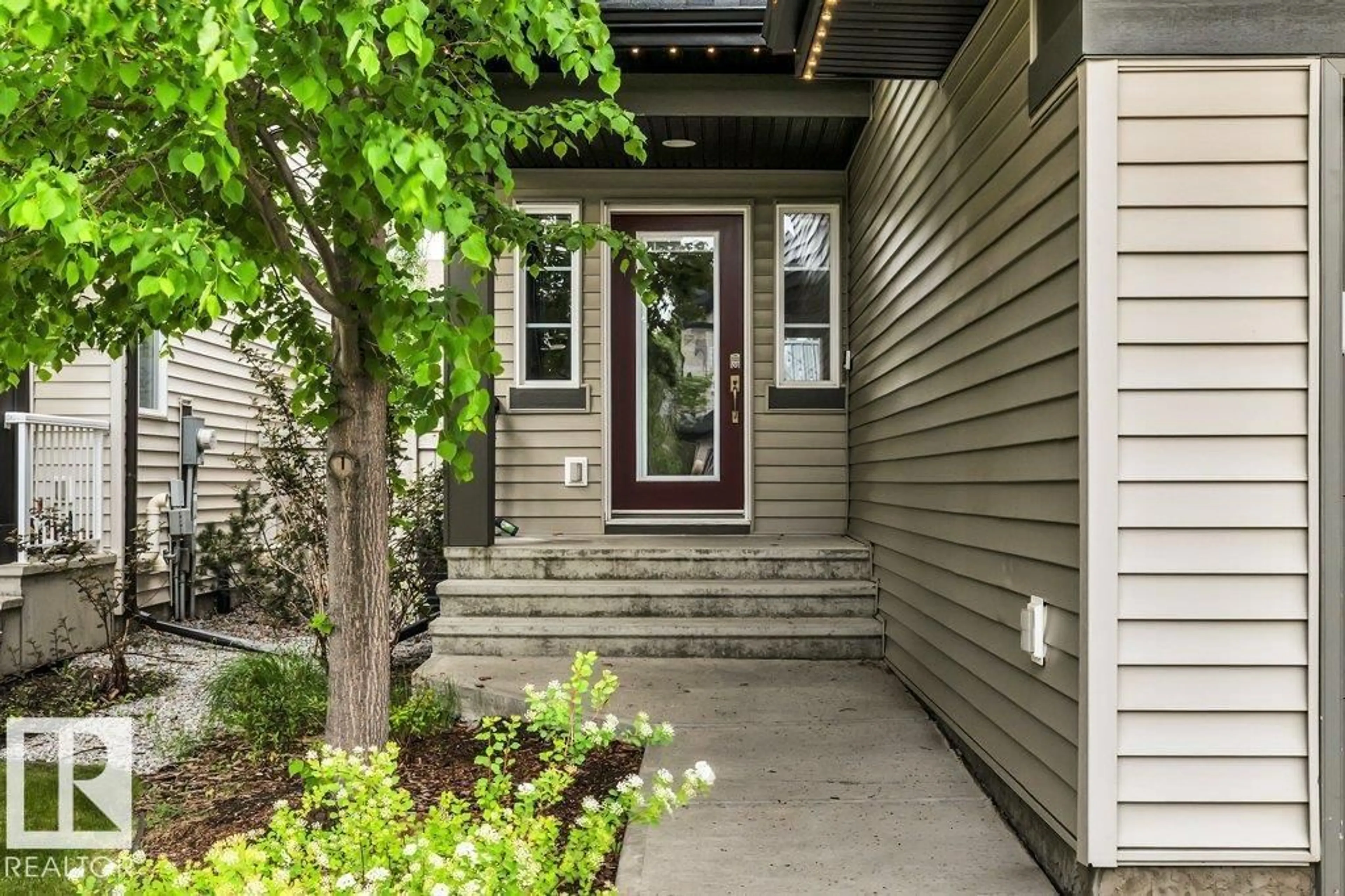 Indoor entryway for NW - 1107 CHAHLEY CT, Edmonton Alberta T6M0K5