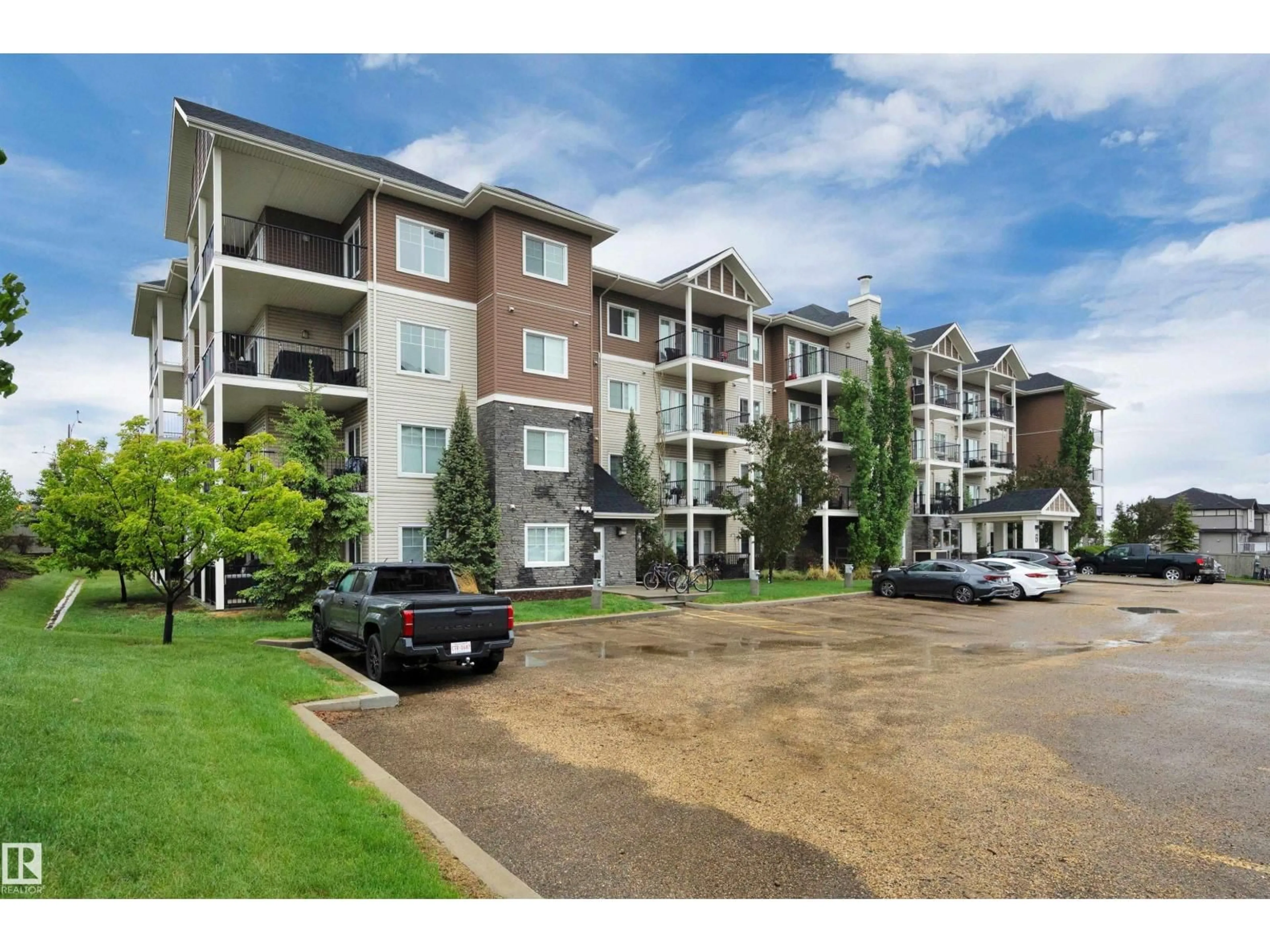A pic from outside/outdoor area/front of a property/back of a property/a pic from drone, unknown for 3303 AUGUSTINE CR, Sherwood Park Alberta T8H0X8