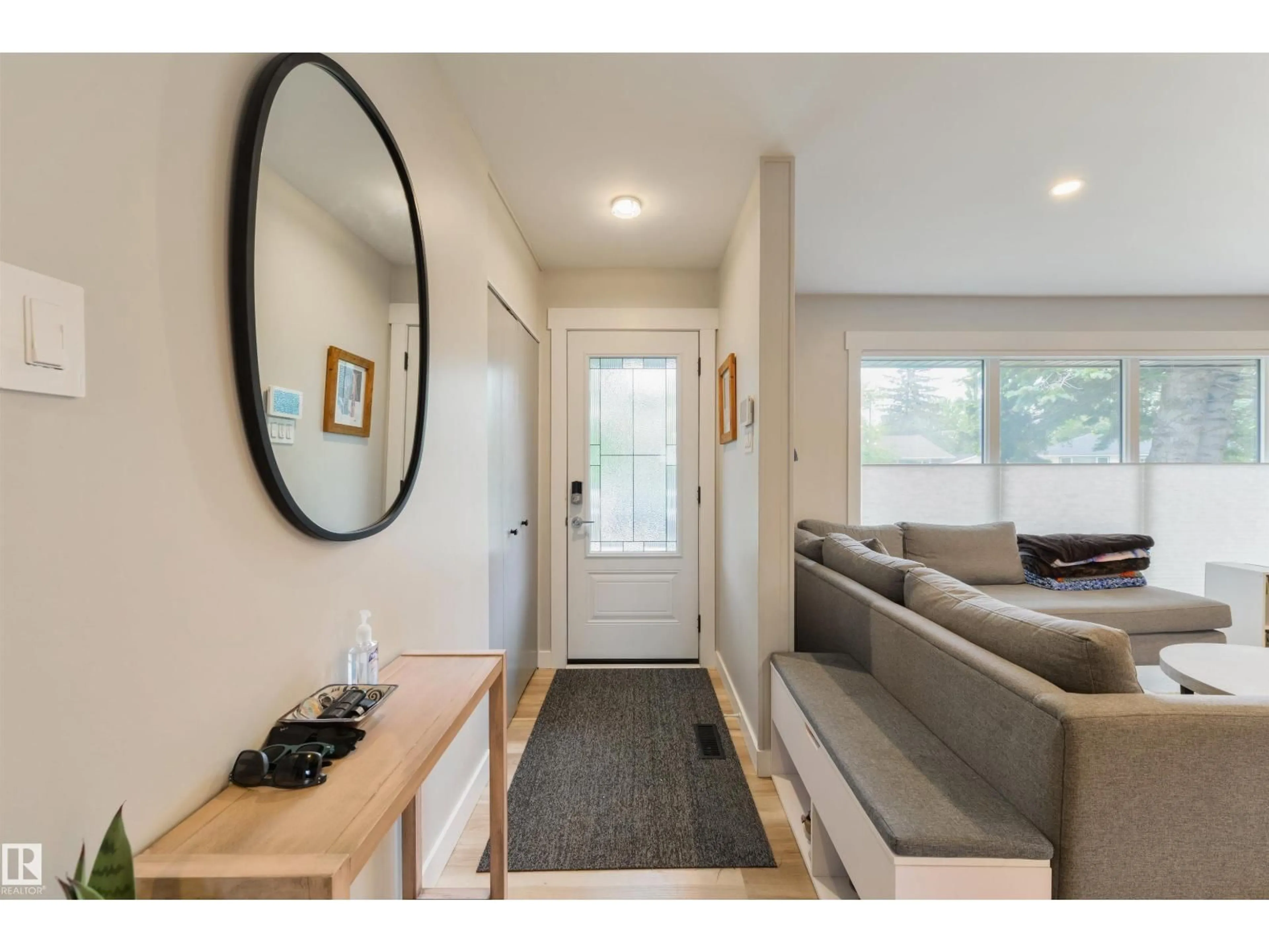 Indoor entryway for NW - 14307 86 AV, Edmonton Alberta T5R4B4