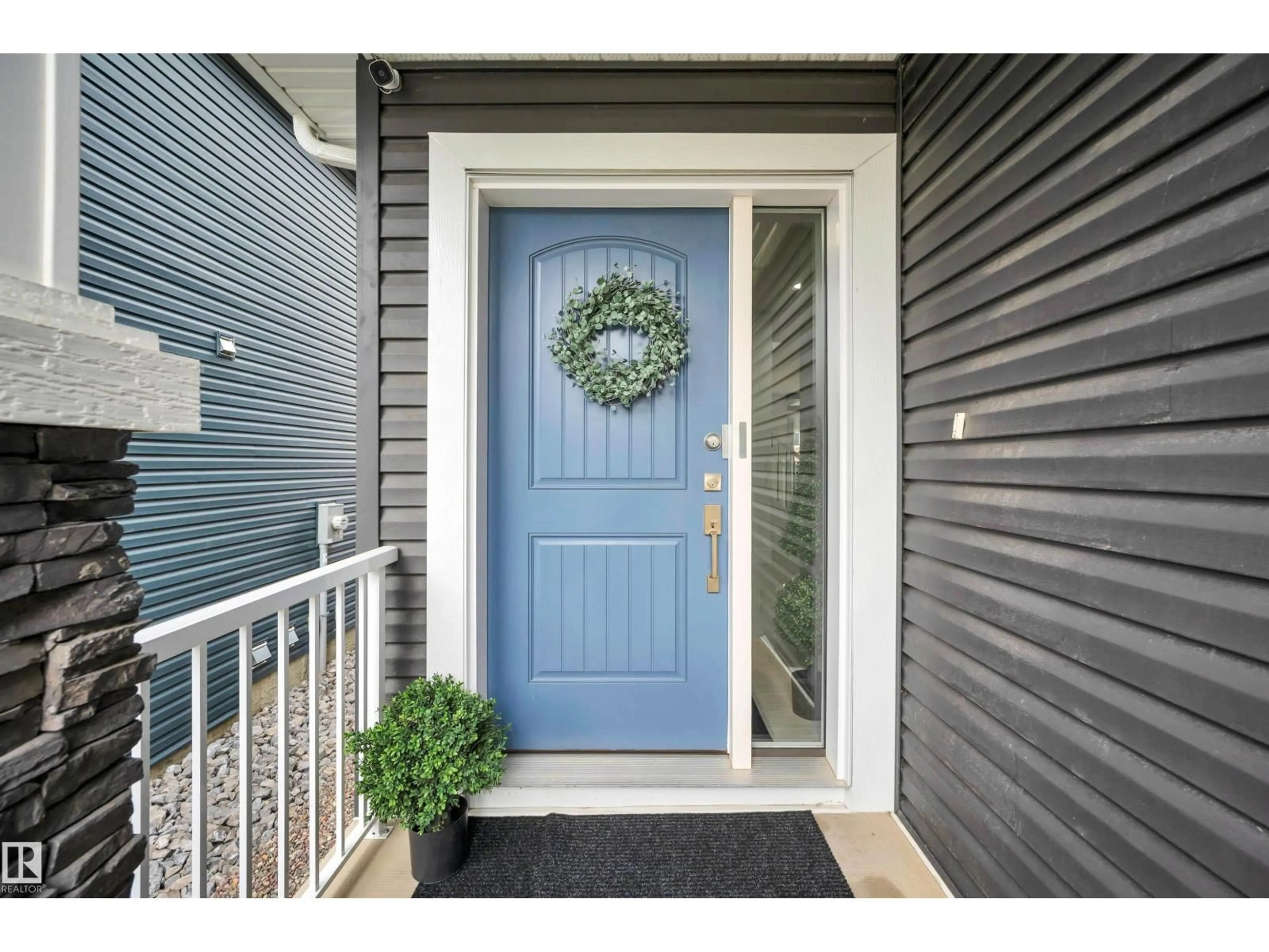 Indoor entryway for 3898 ROBINS CR, Edmonton Alberta T5S0M9