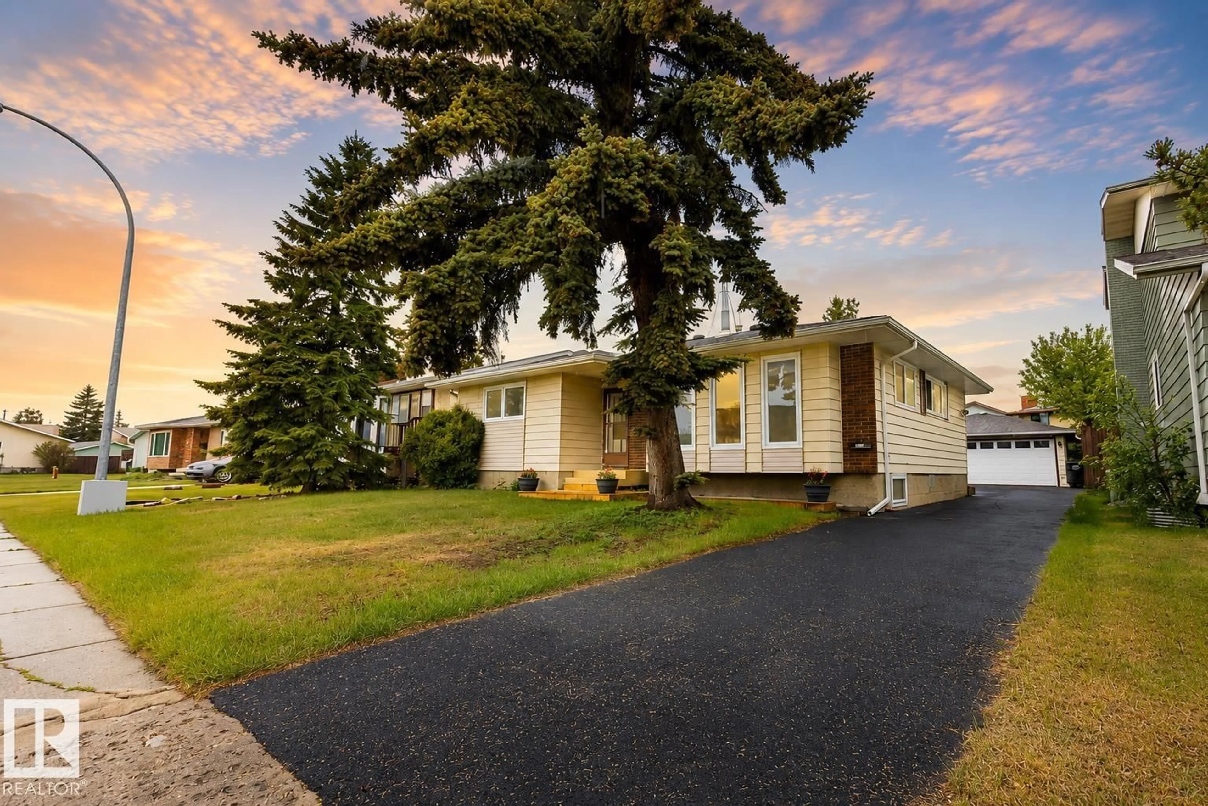 A pic from outside/outdoor area/front of a property/back of a property/a pic from drone, street for 17932 93 AV, Edmonton Alberta T5T1V6