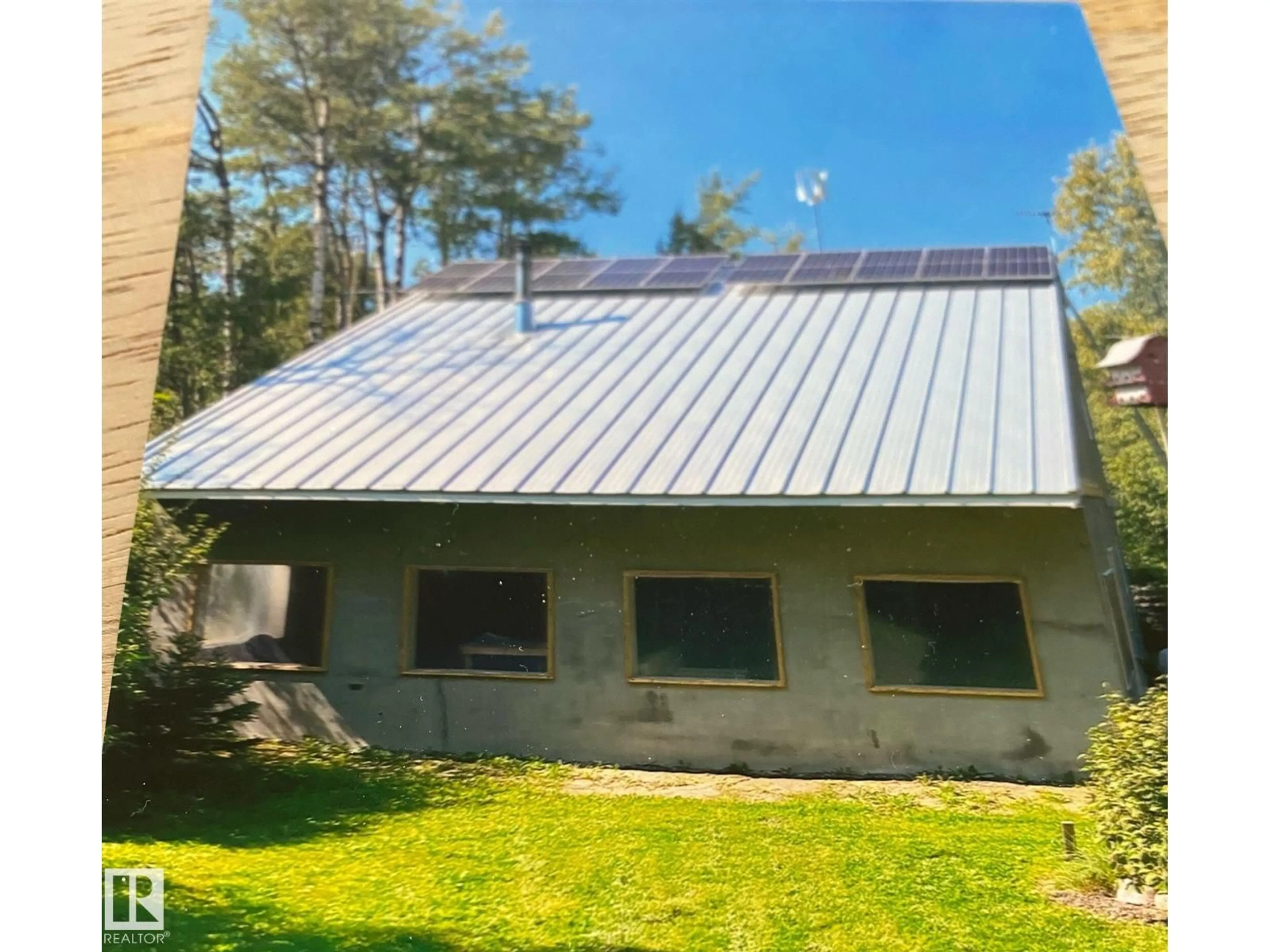 A pic from outside/outdoor area/front of a property/back of a property/a pic from drone, building for 53301 - 14 RGE ROAD 32, Rural Parkland County Alberta T0E0N0