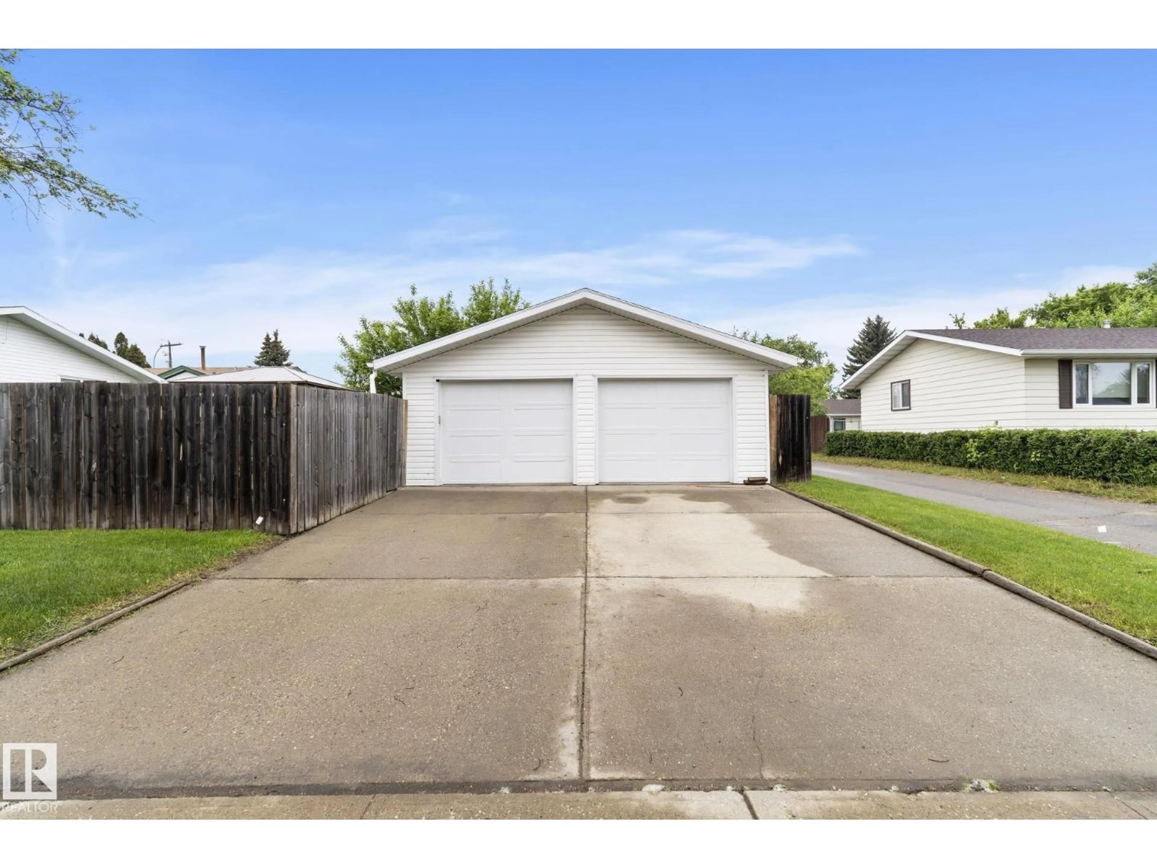 Indoor garage for 4702 50 AV, Beaumont Alberta T4X1H5