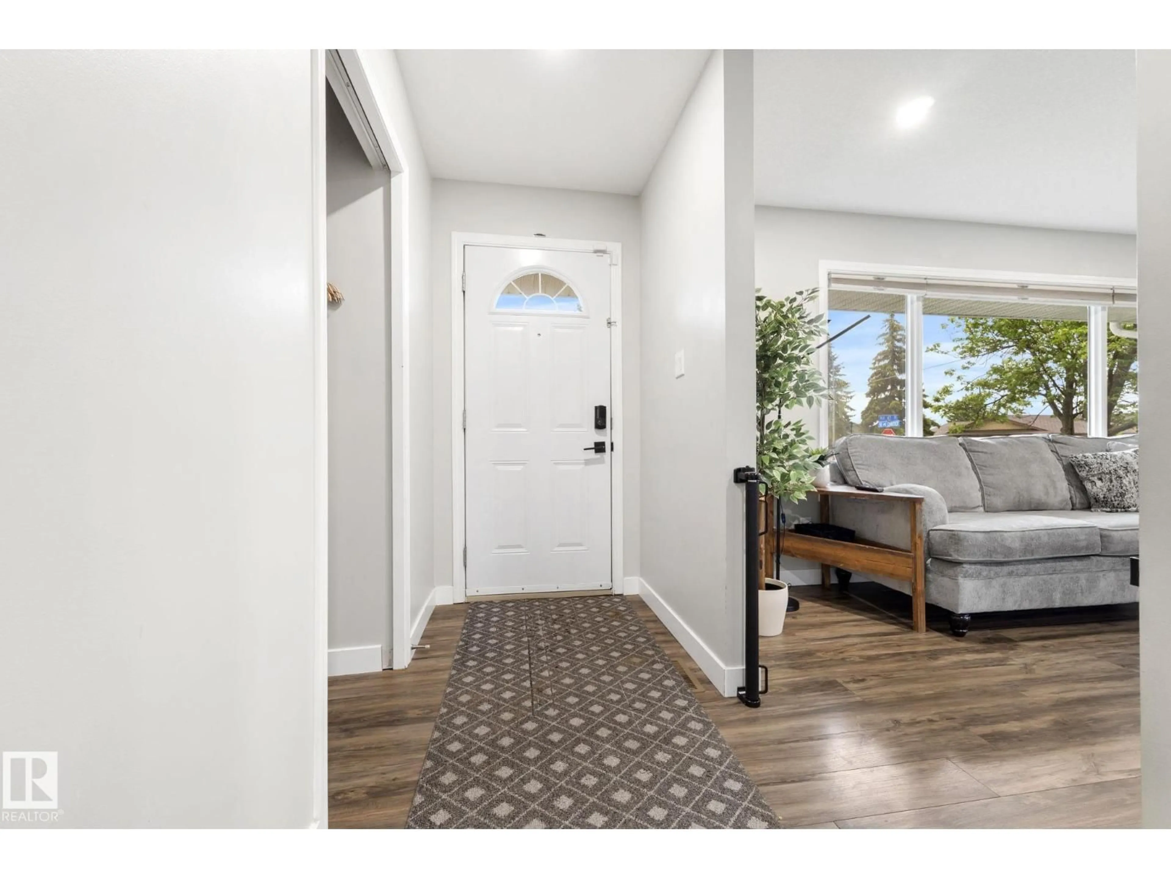 Indoor entryway for 4702 50 AV, Beaumont Alberta T4X1H5