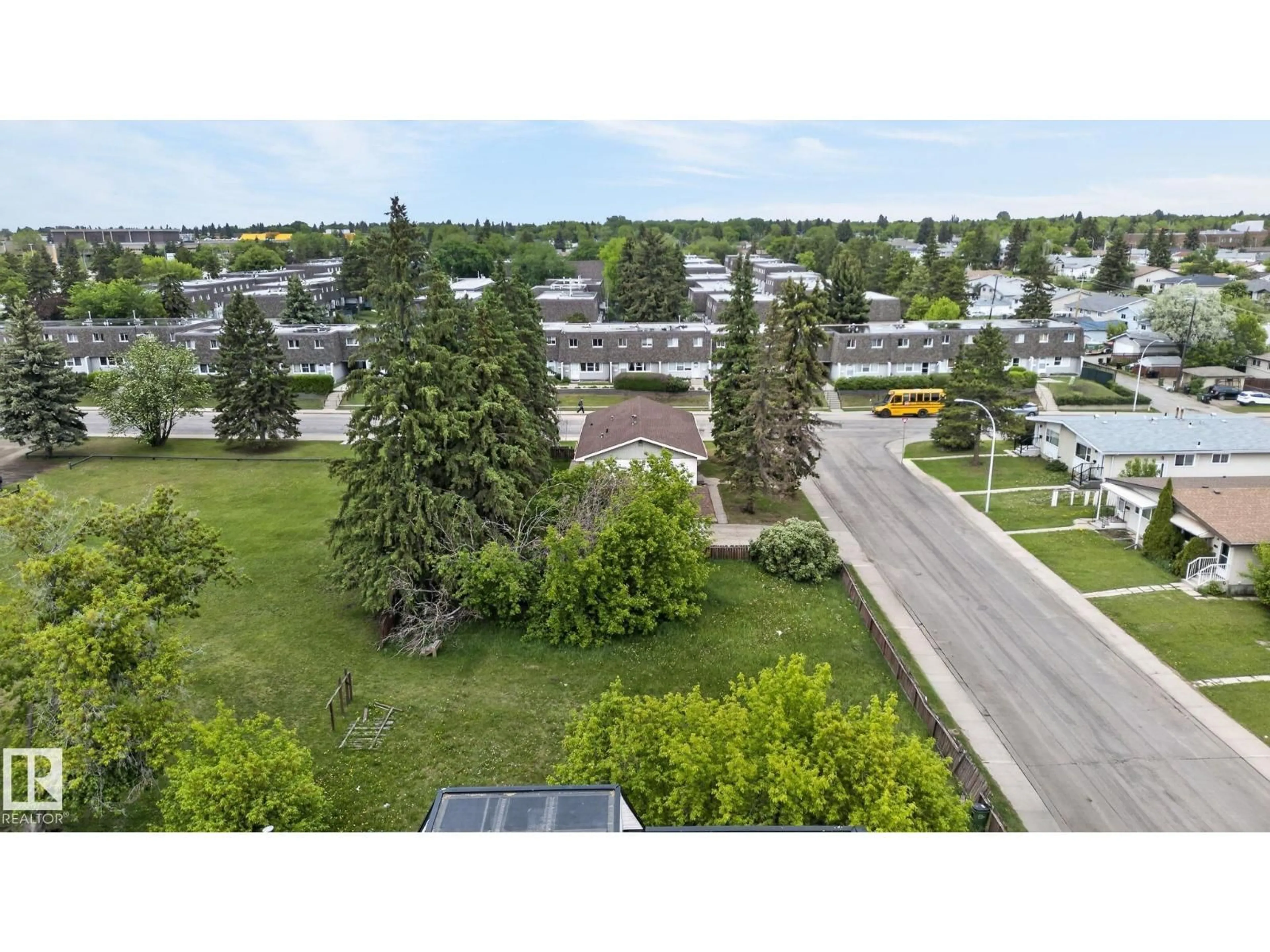 A pic from outside/outdoor area/front of a property/back of a property/a pic from drone, street for NW - 13920 64 ST, Edmonton Alberta T5A1R9