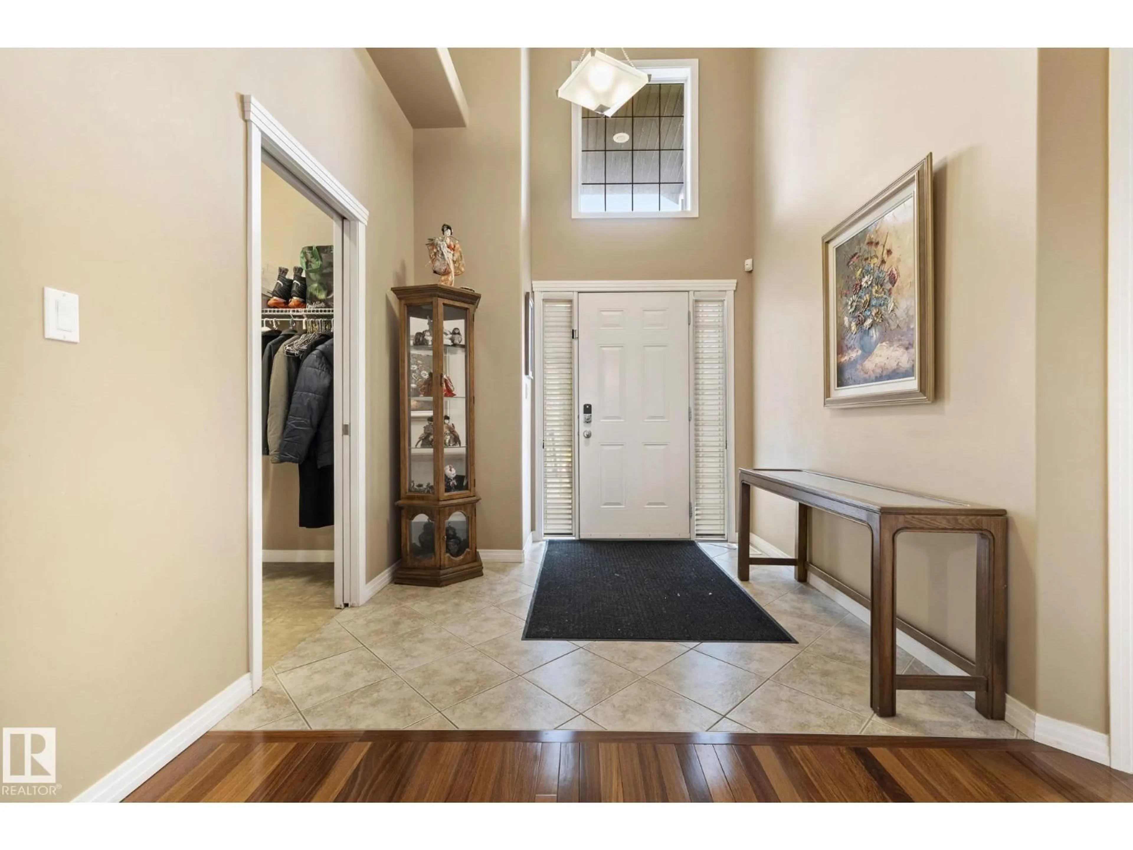 Indoor entryway for 2318 RUTHERFORD WY, Edmonton Alberta T6W1P4