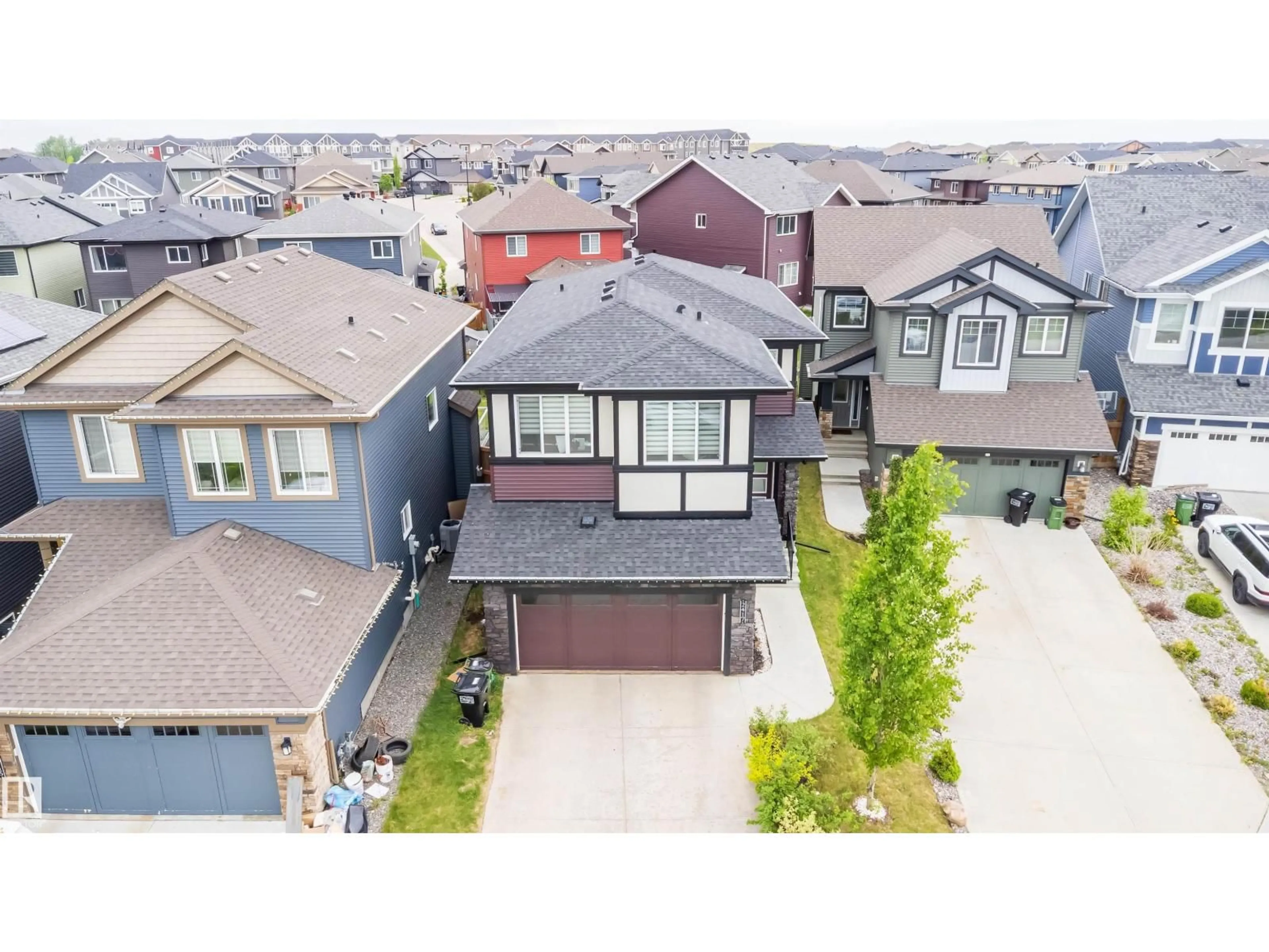 A pic from outside/outdoor area/front of a property/back of a property/a pic from drone, street for 2417 WONNACOTT CT, Edmonton Alberta T6X2K5