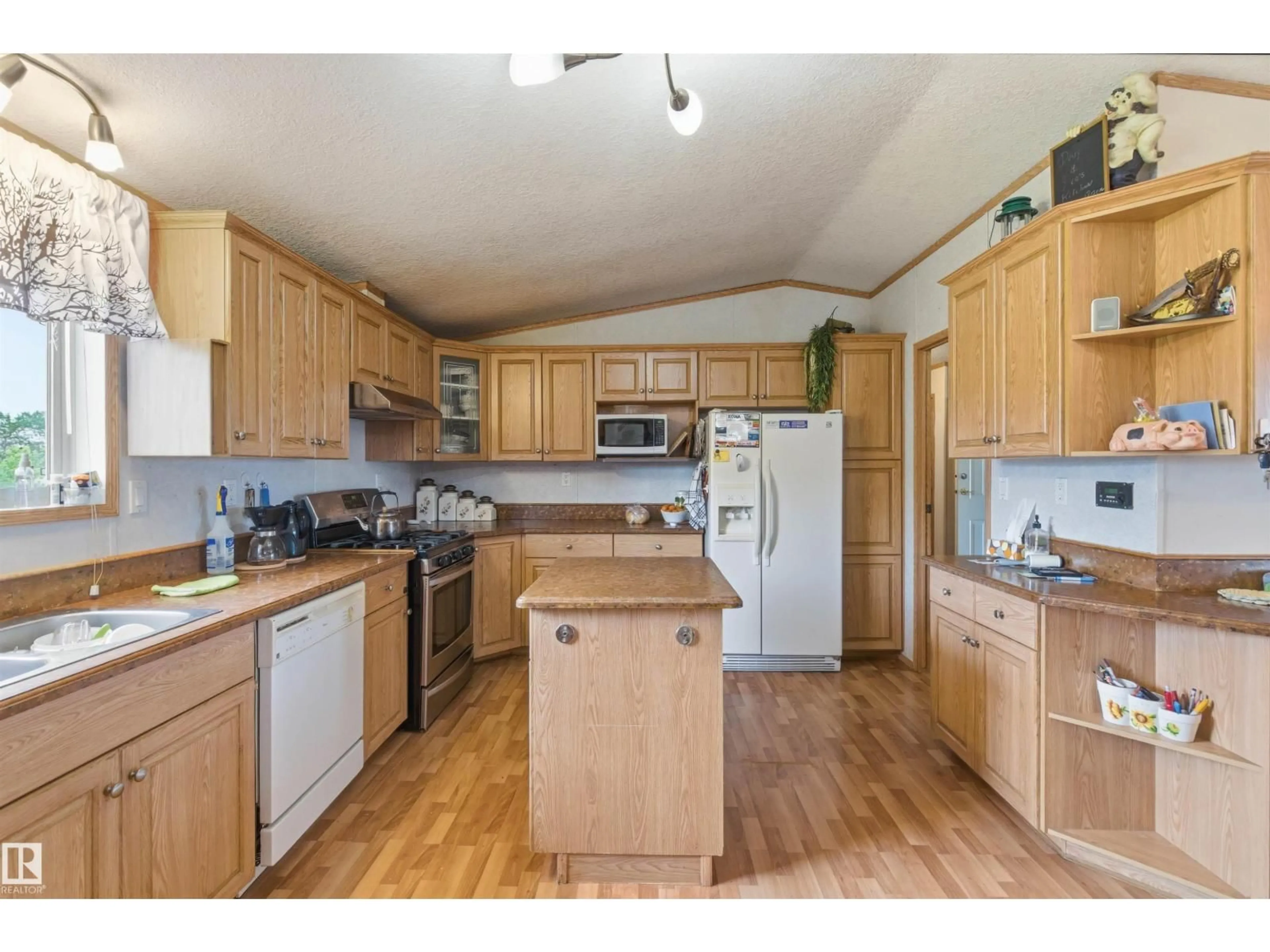 Standard kitchen, wood/laminate floor for 43313 TWP RD 615A, Rural Bonnyville M.D. Alberta T9M1P3