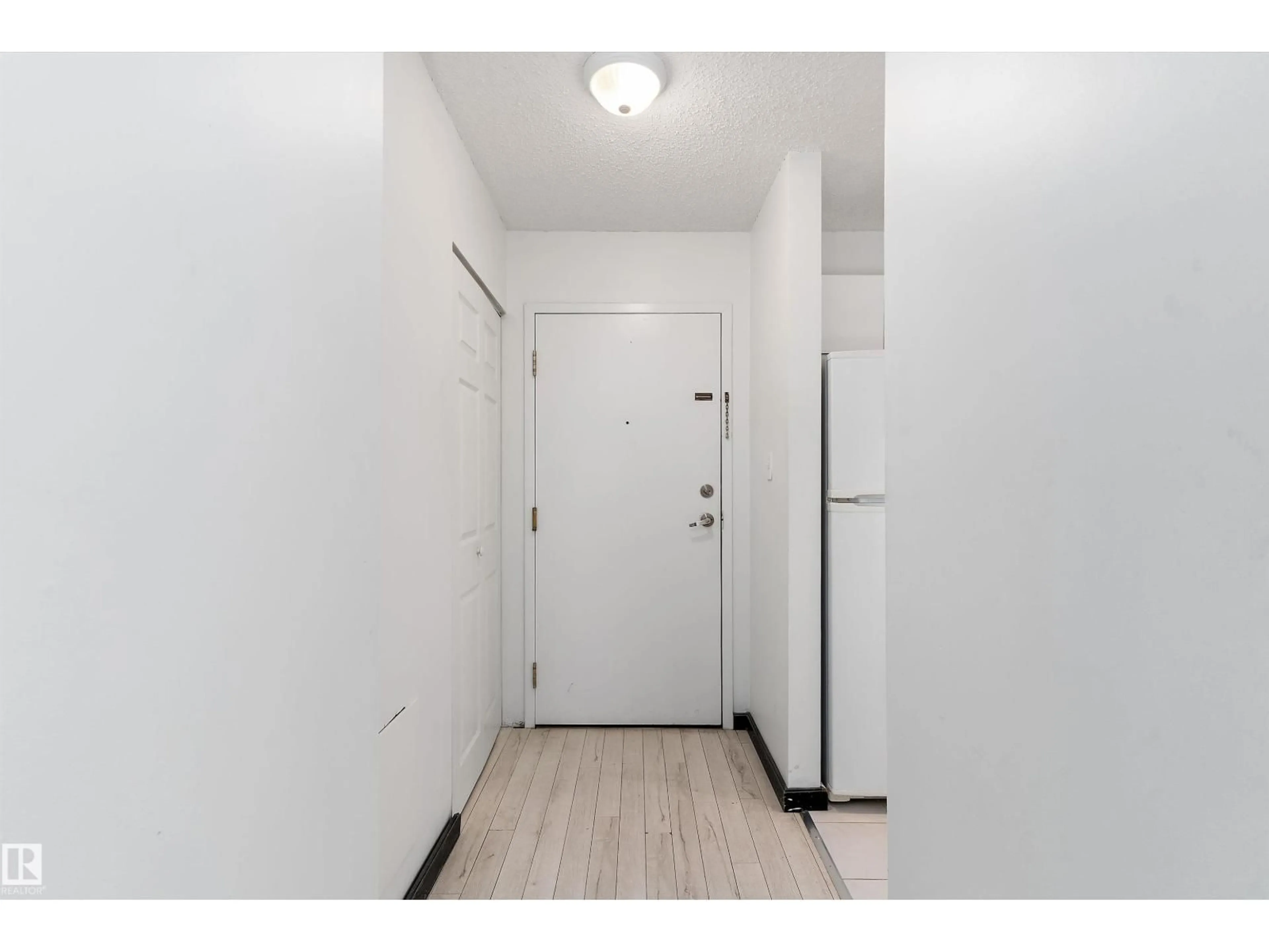 Indoor entryway for 420 - 6720 158 AV, Edmonton Alberta T5Z3B1