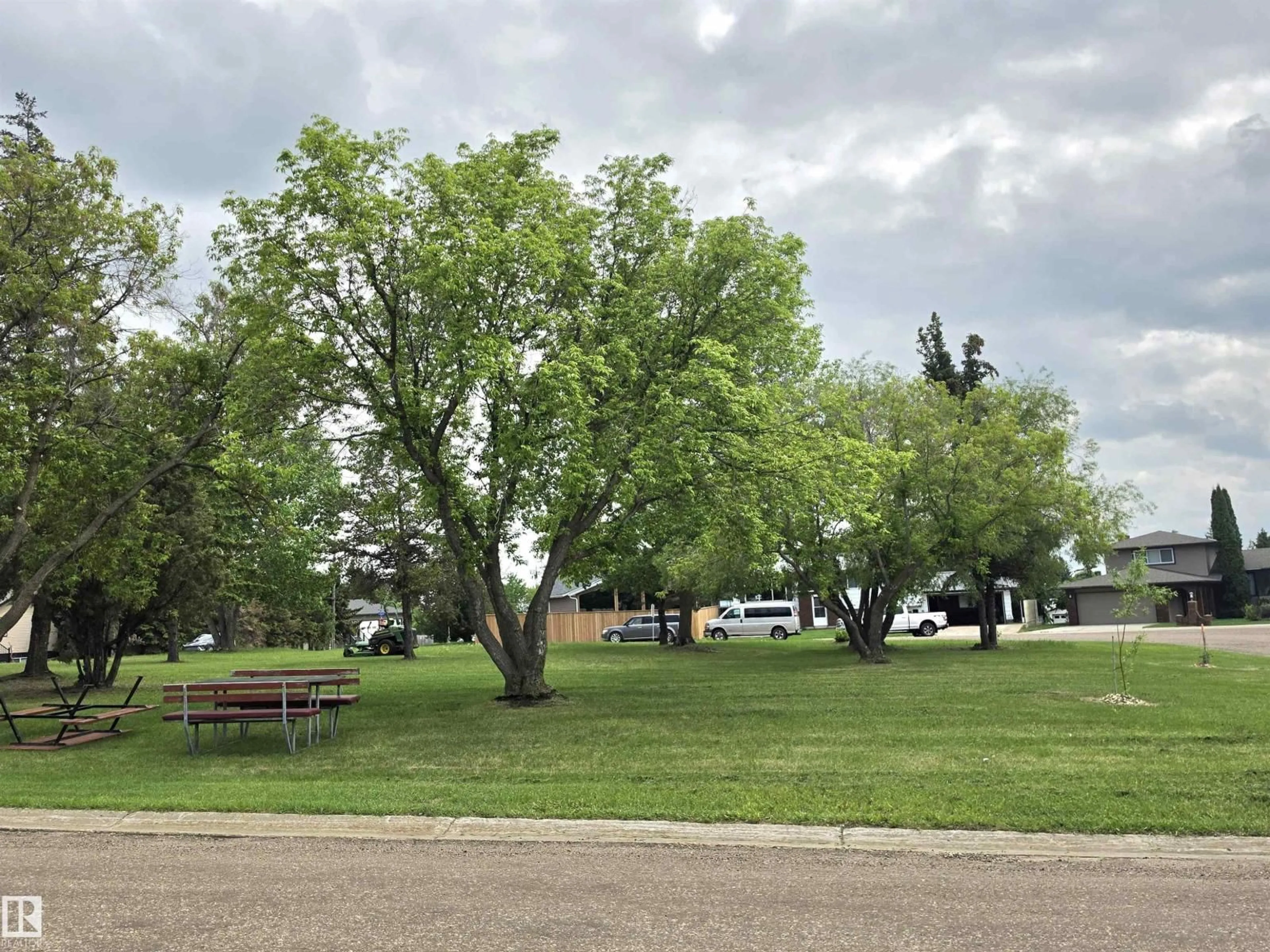 Blurry image for 4606 54 AV, Two Hills Alberta T0B4K0