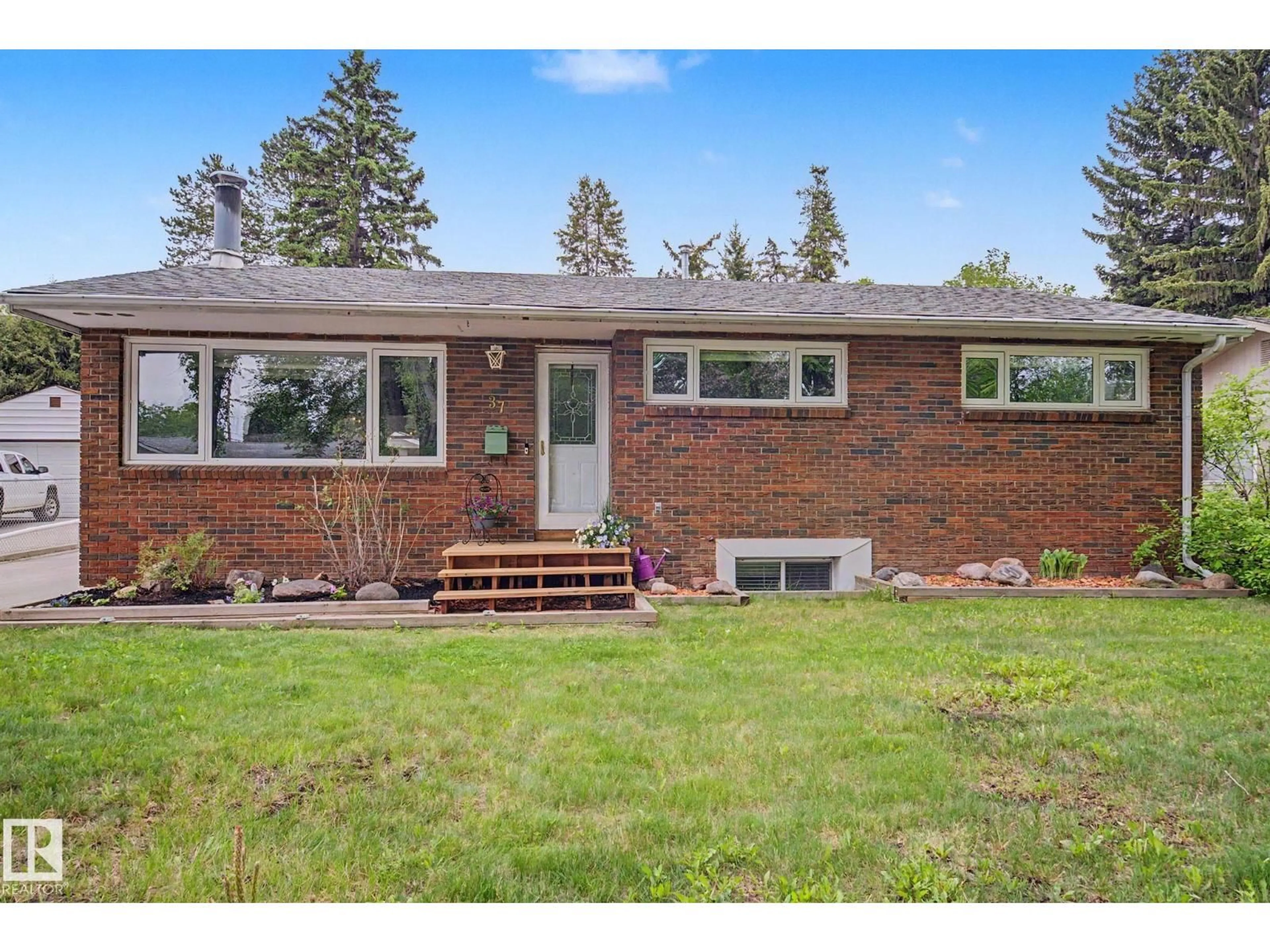 Home with brick exterior material, street for 37 SUNNYSIDE CR, St. Albert Alberta T8N0J4