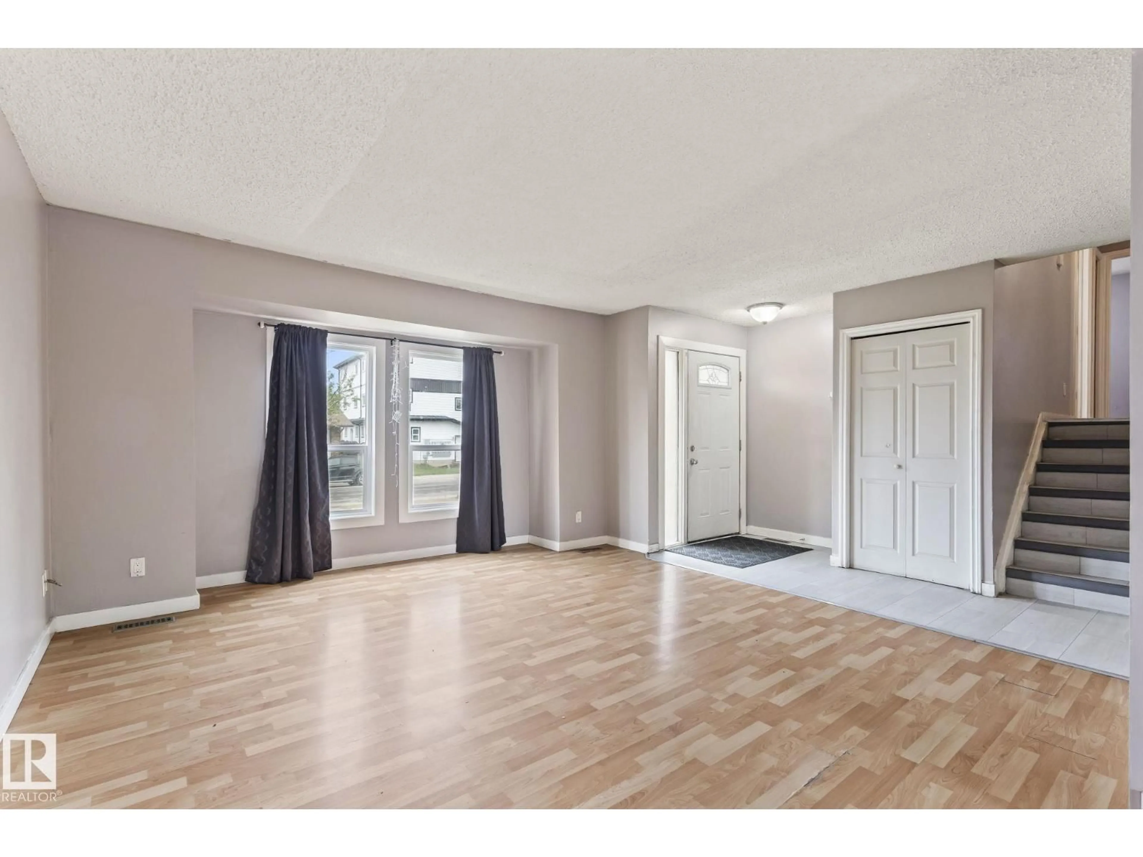 Unknown for 2045 46 ST, Edmonton Alberta T6L2T6