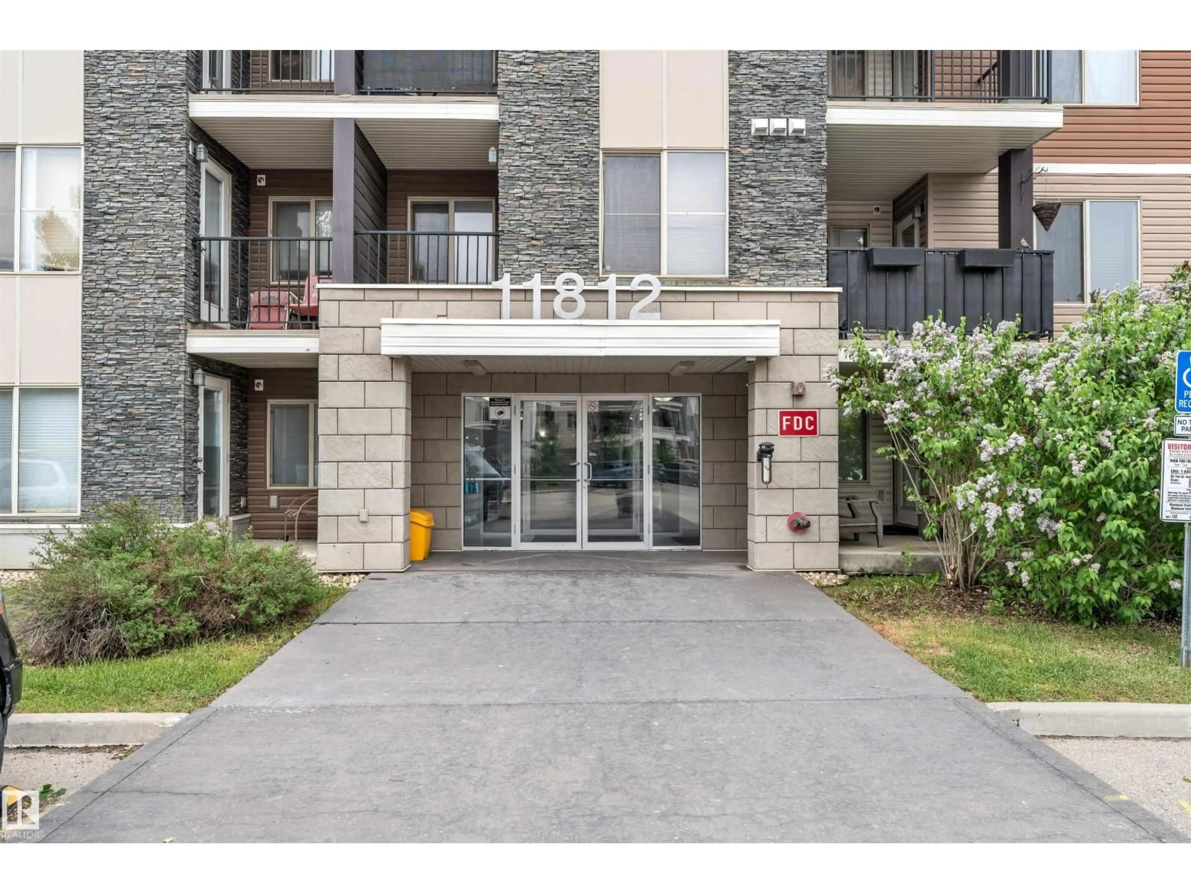 Indoor foyer for 209 - 11812 22 AV SW, Edmonton Alberta T6W2A2