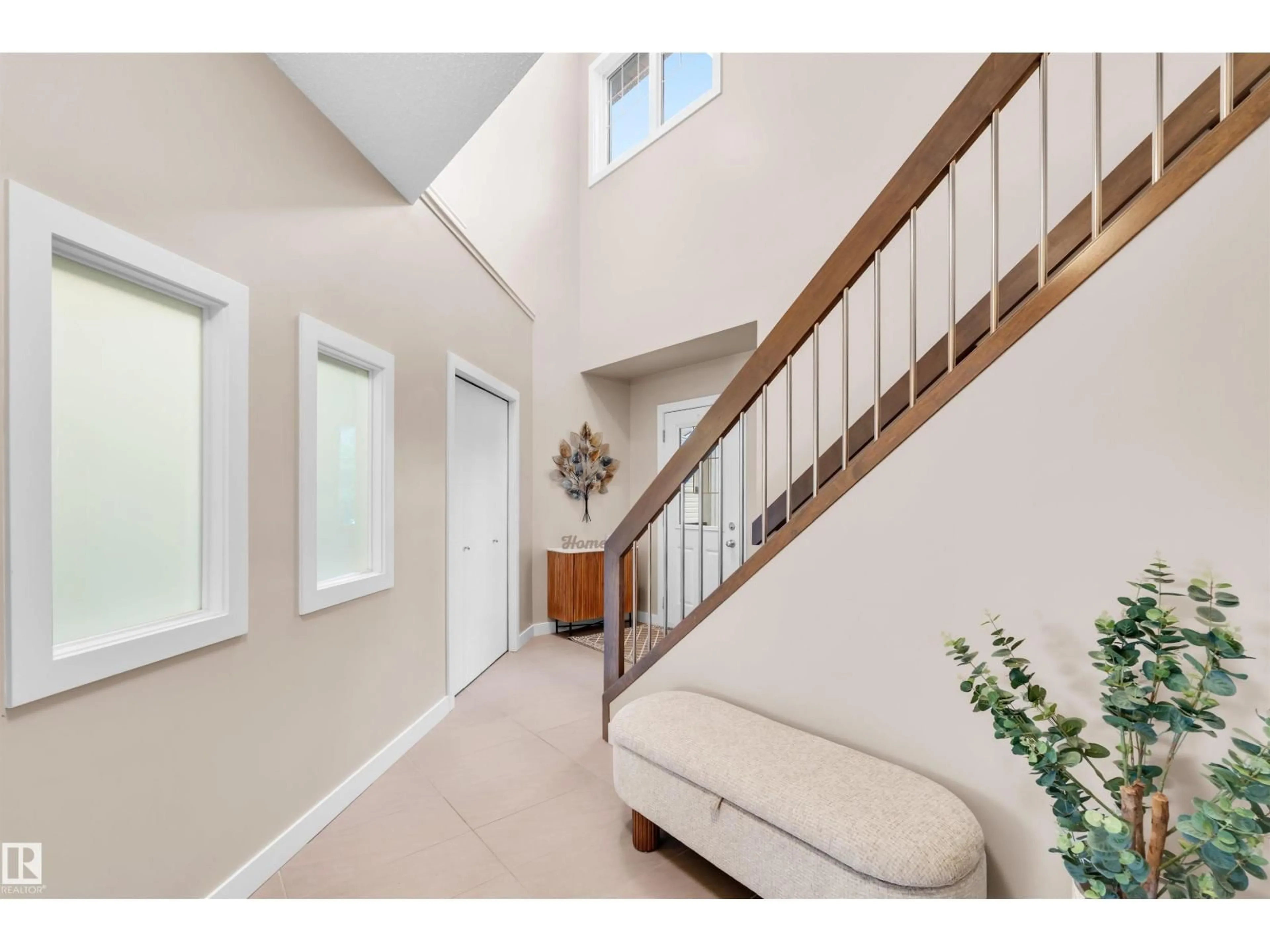 Indoor entryway for SW - 3035 CARPENTER LANDING LD, Edmonton Alberta T6W2Z1