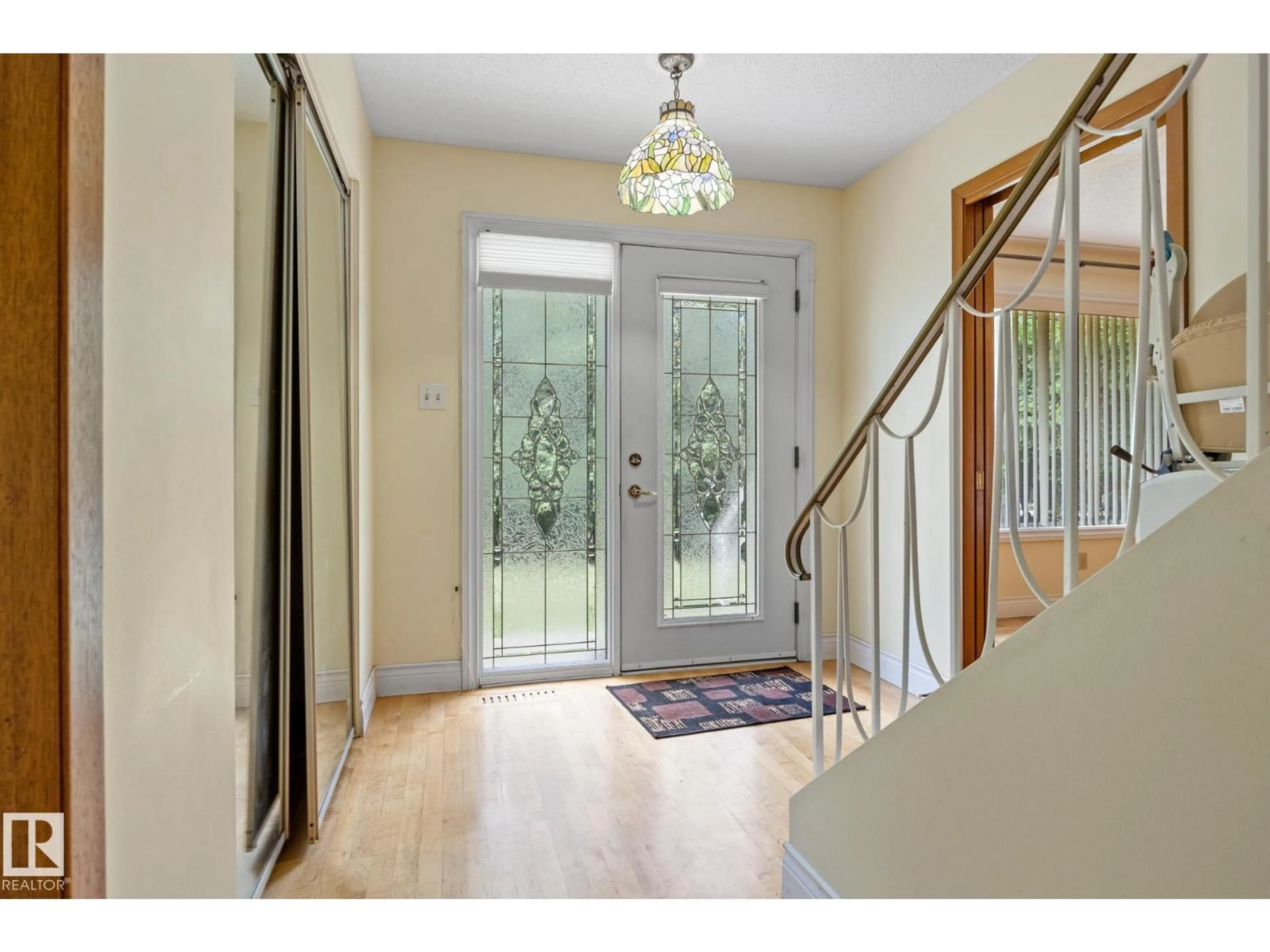 Indoor entryway for 9 GLENVIEW CR, St. Albert Alberta T8N1B6