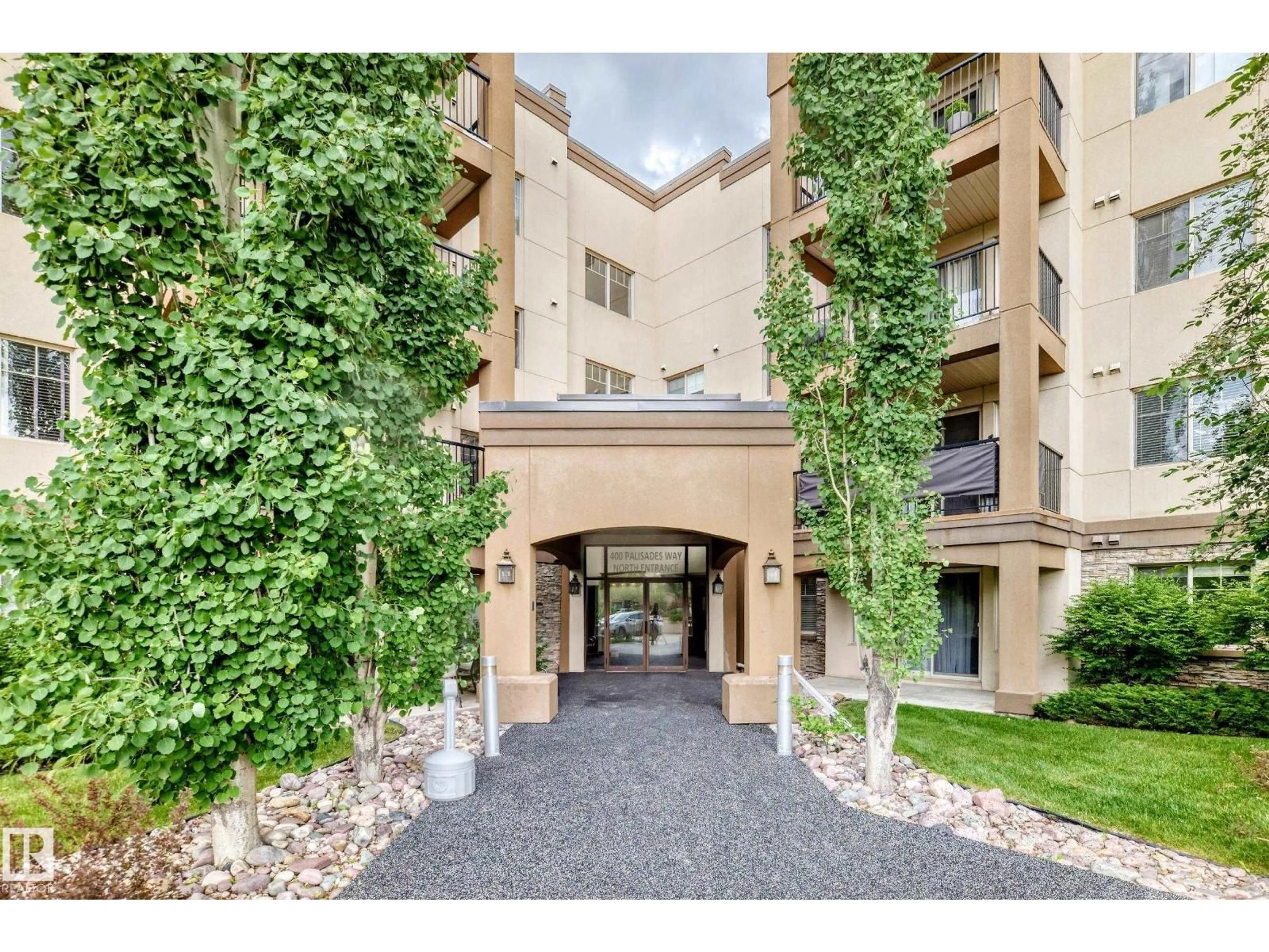Indoor foyer for 400 - 418 PALISADES WY, Sherwood Park Alberta T8H0H4