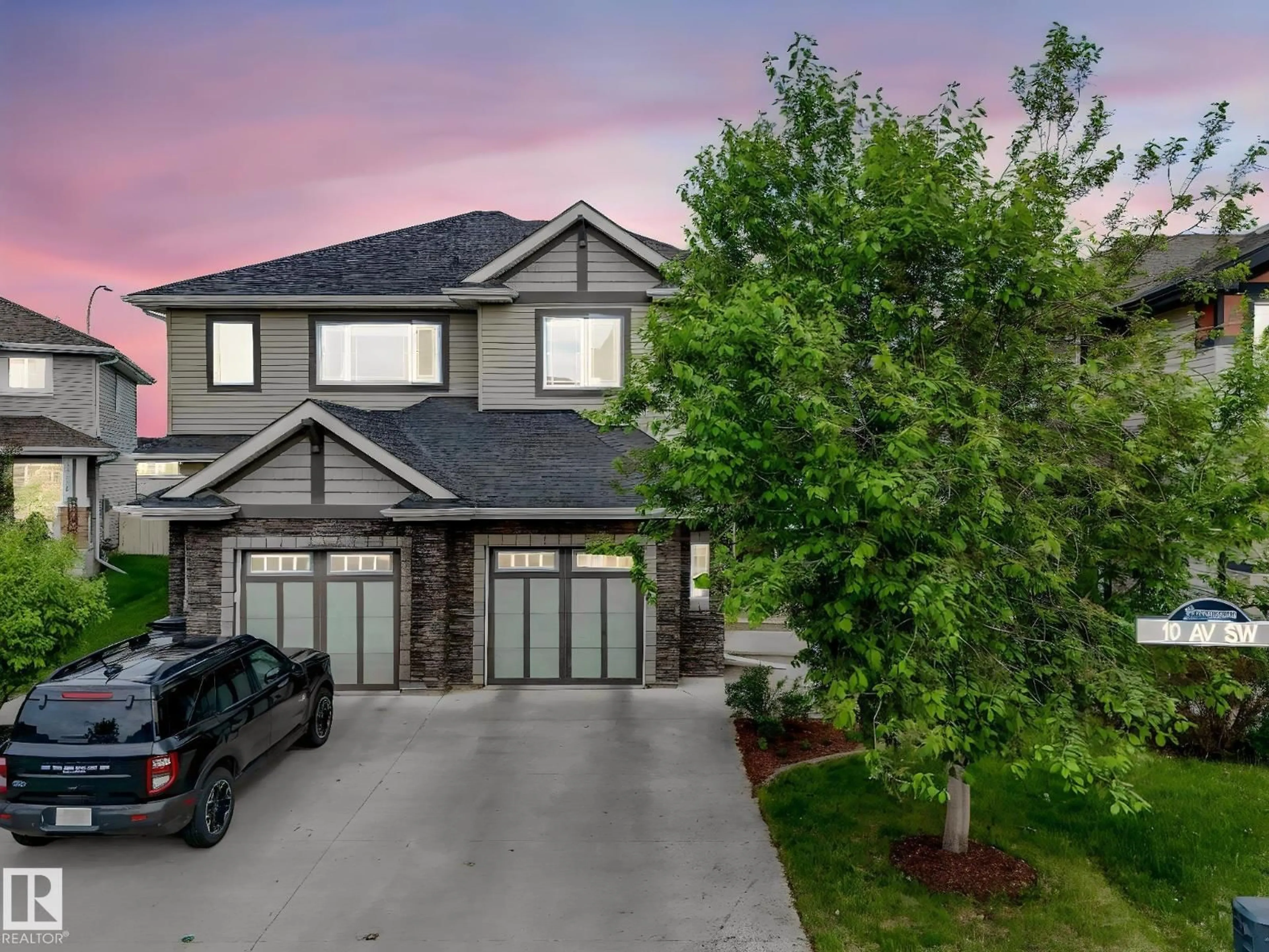 A pic from outside/outdoor area/front of a property/back of a property/a pic from drone, unknown for SW - 16124 10 AV, Edmonton Alberta T6W2G9
