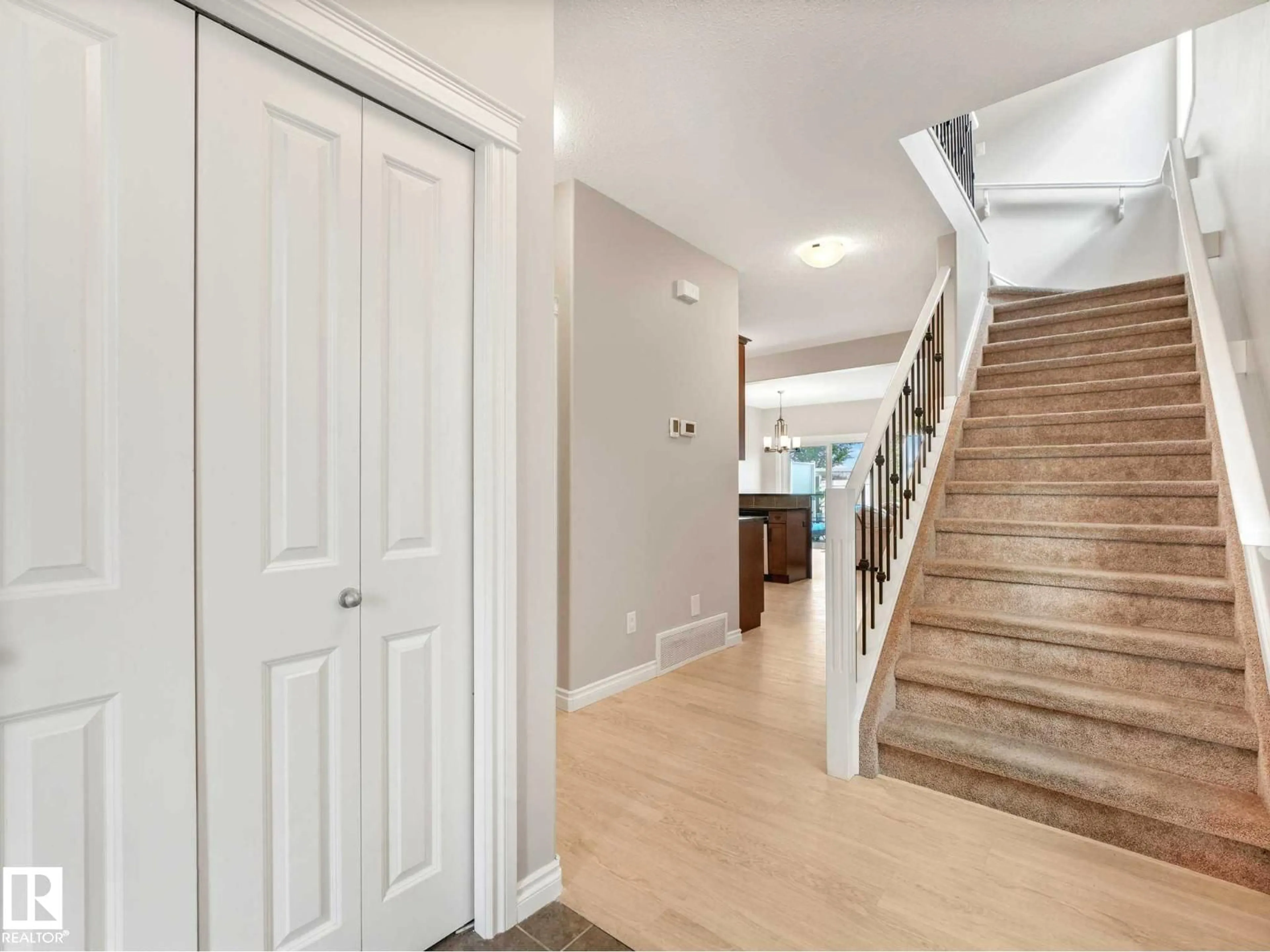 Indoor entryway for SW - 16124 10 AV, Edmonton Alberta T6W2G9
