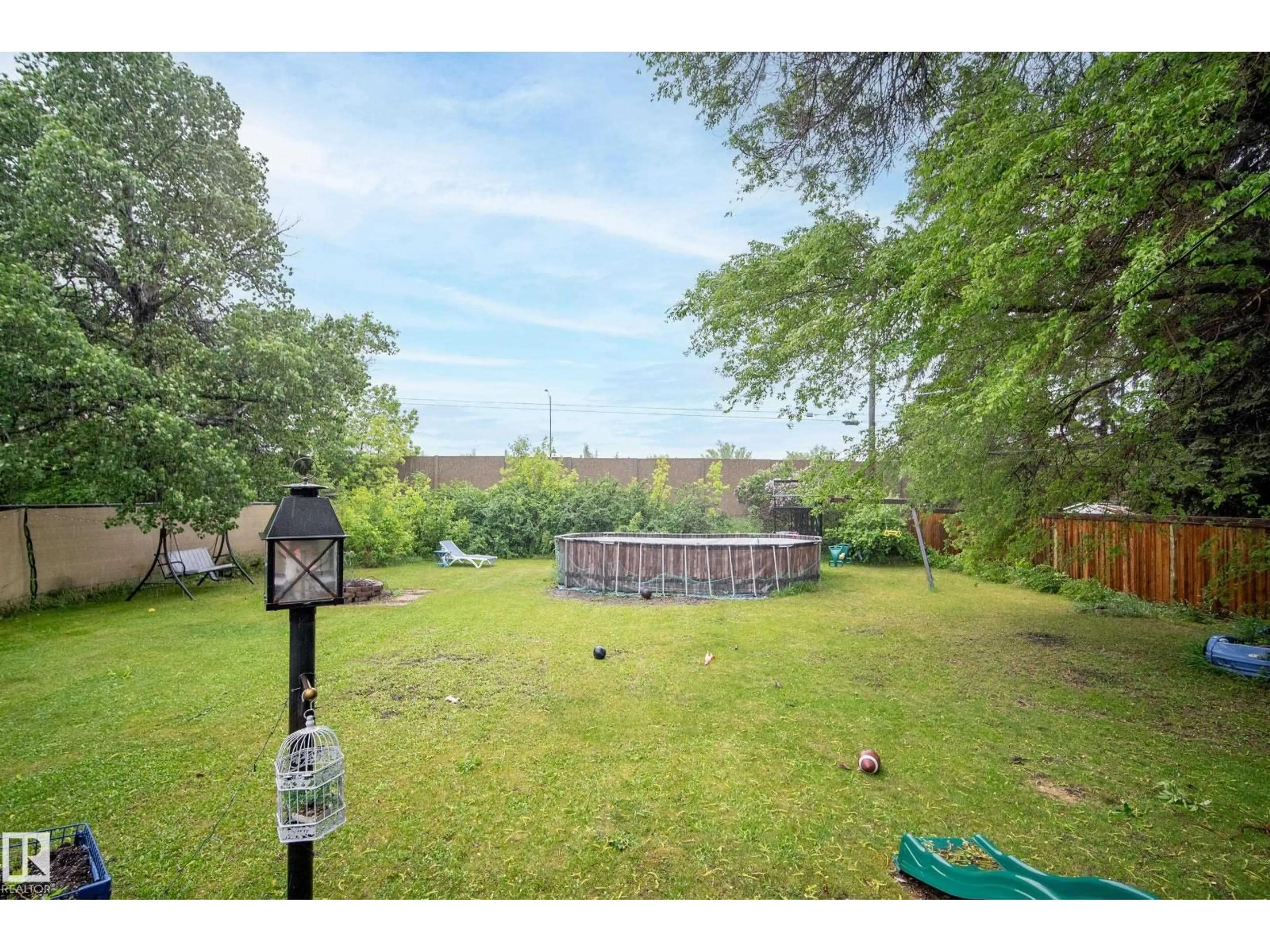 A pic from outside/outdoor area/front of a property/back of a property/a pic from drone, unknown for 970 ALDER AV, Sherwood Park Alberta T8A1V6