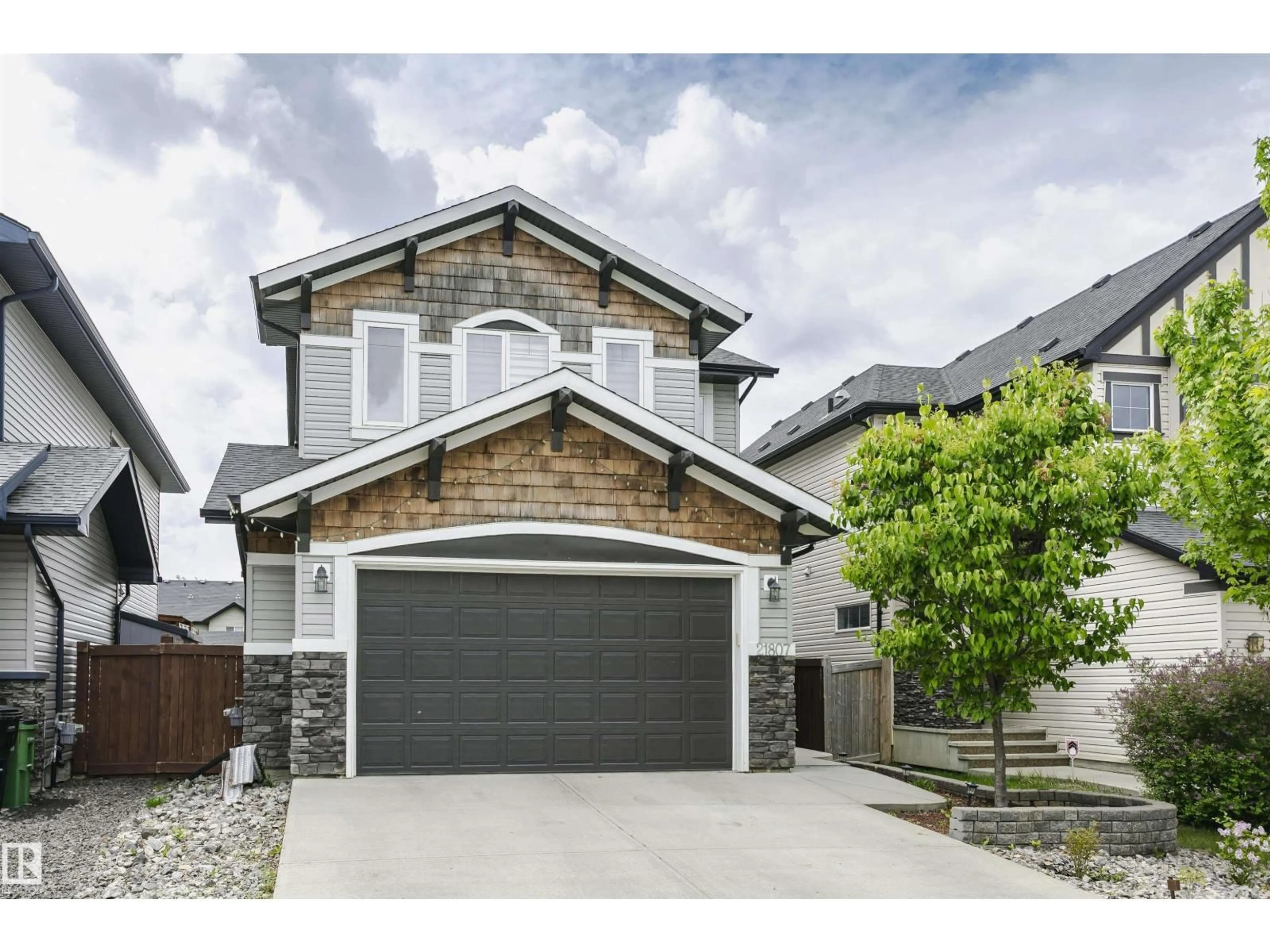 Home with vinyl exterior material, street for 21807 97 AV, Edmonton Alberta T5T4H6