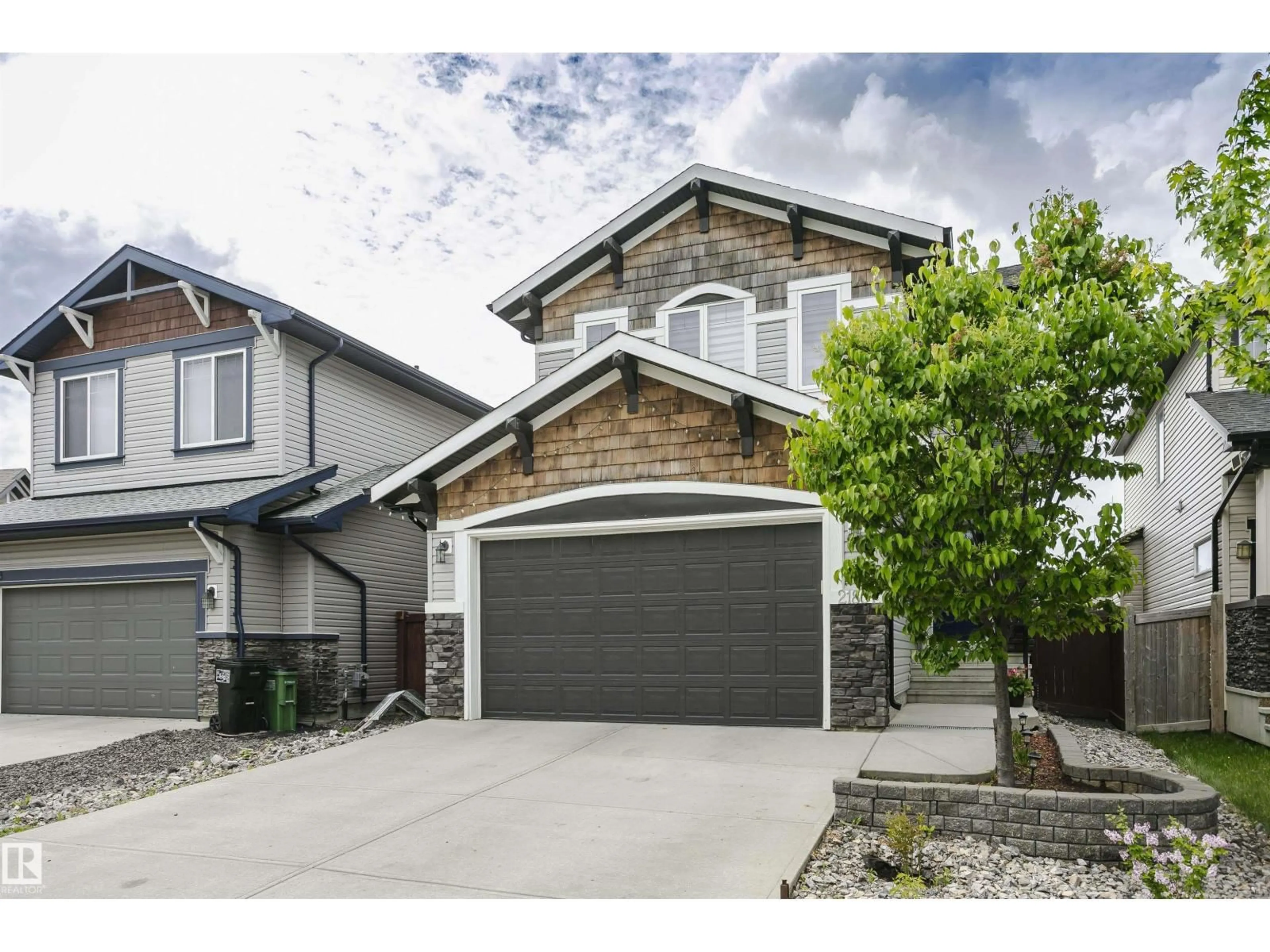 Home with vinyl exterior material, street for 21807 97 AV, Edmonton Alberta T5T4H6
