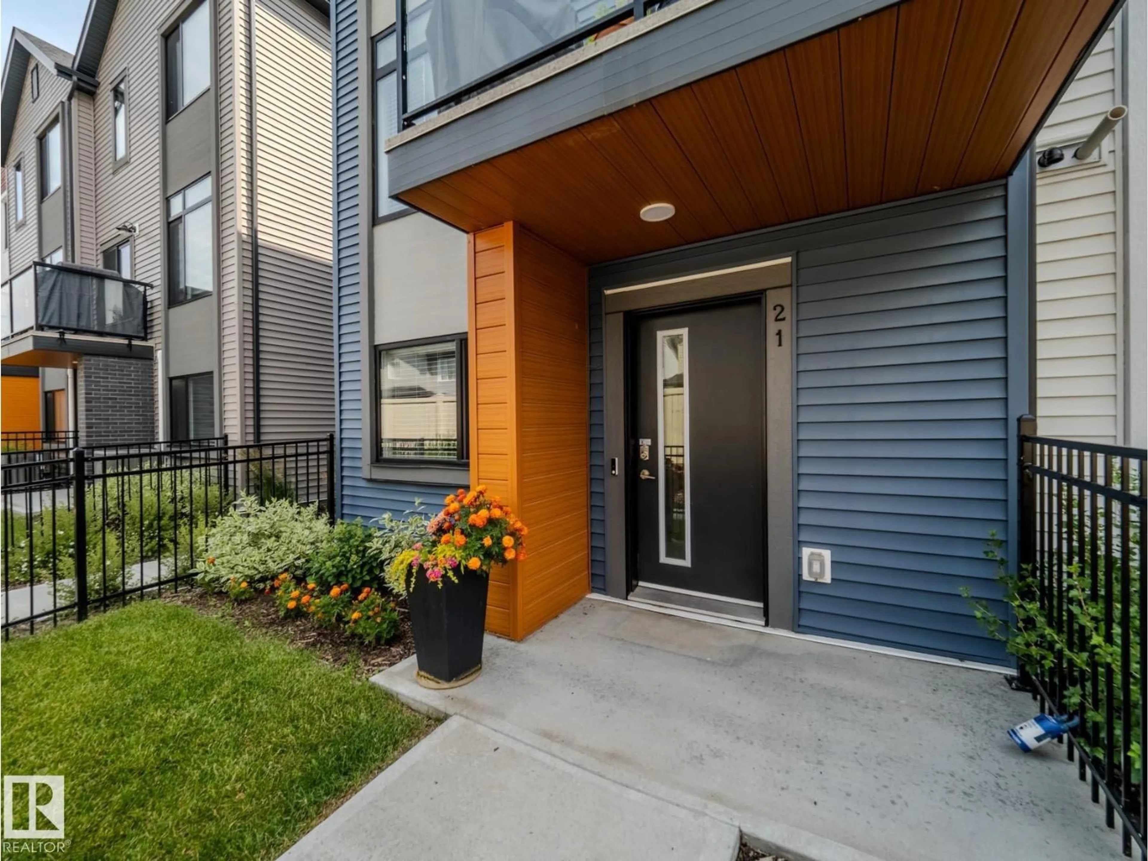 Indoor entryway for #21 - 1010 RABBIT HILL RD, Edmonton Alberta T6W4G7