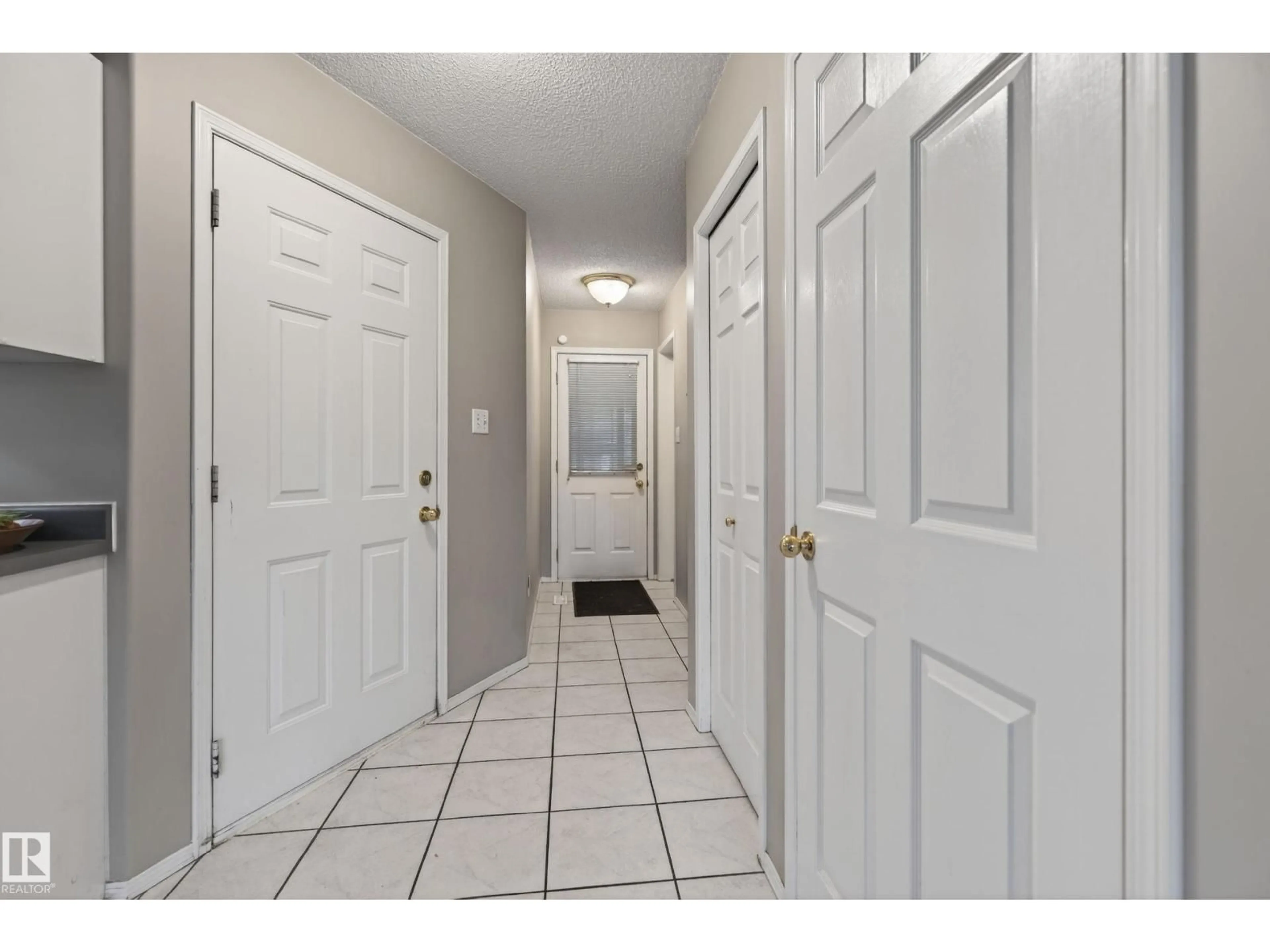 Indoor entryway for #21 - 501 YOUVILLE DR, Edmonton Alberta T6L6T8