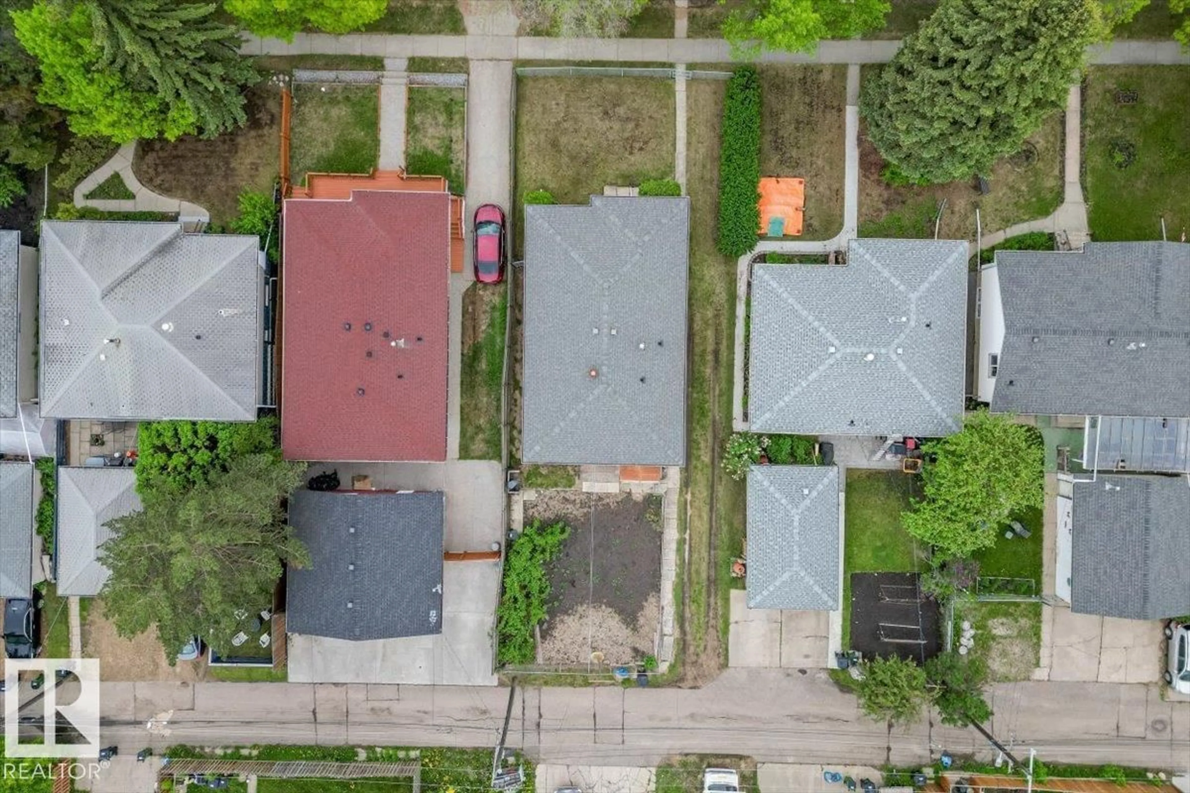 A pic from outside/outdoor area/front of a property/back of a property/a pic from drone, street for NW - 12923 113A ST, Edmonton Alberta T5E5B4