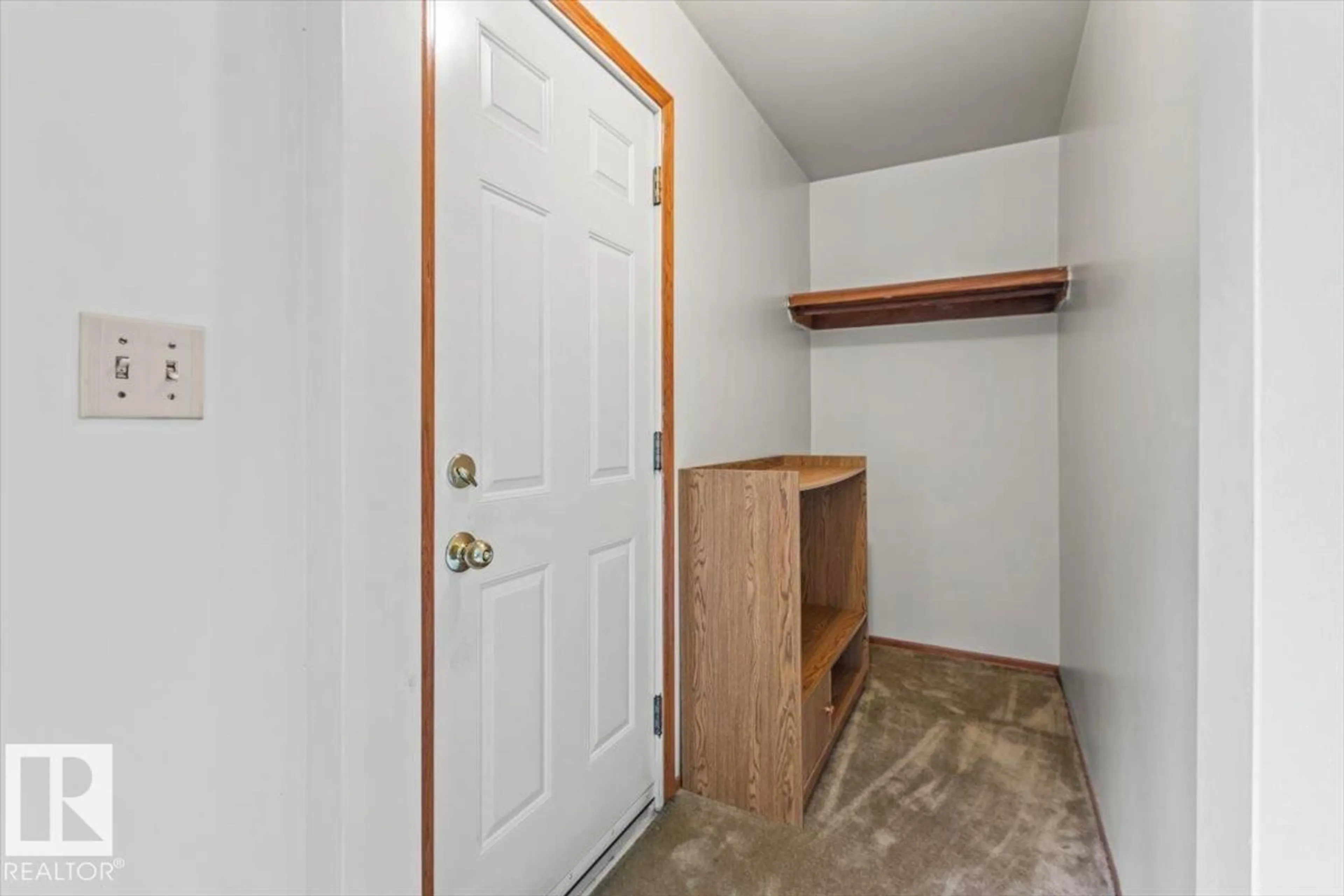 Indoor entryway for NW - 12923 113A ST, Edmonton Alberta T5E5B4