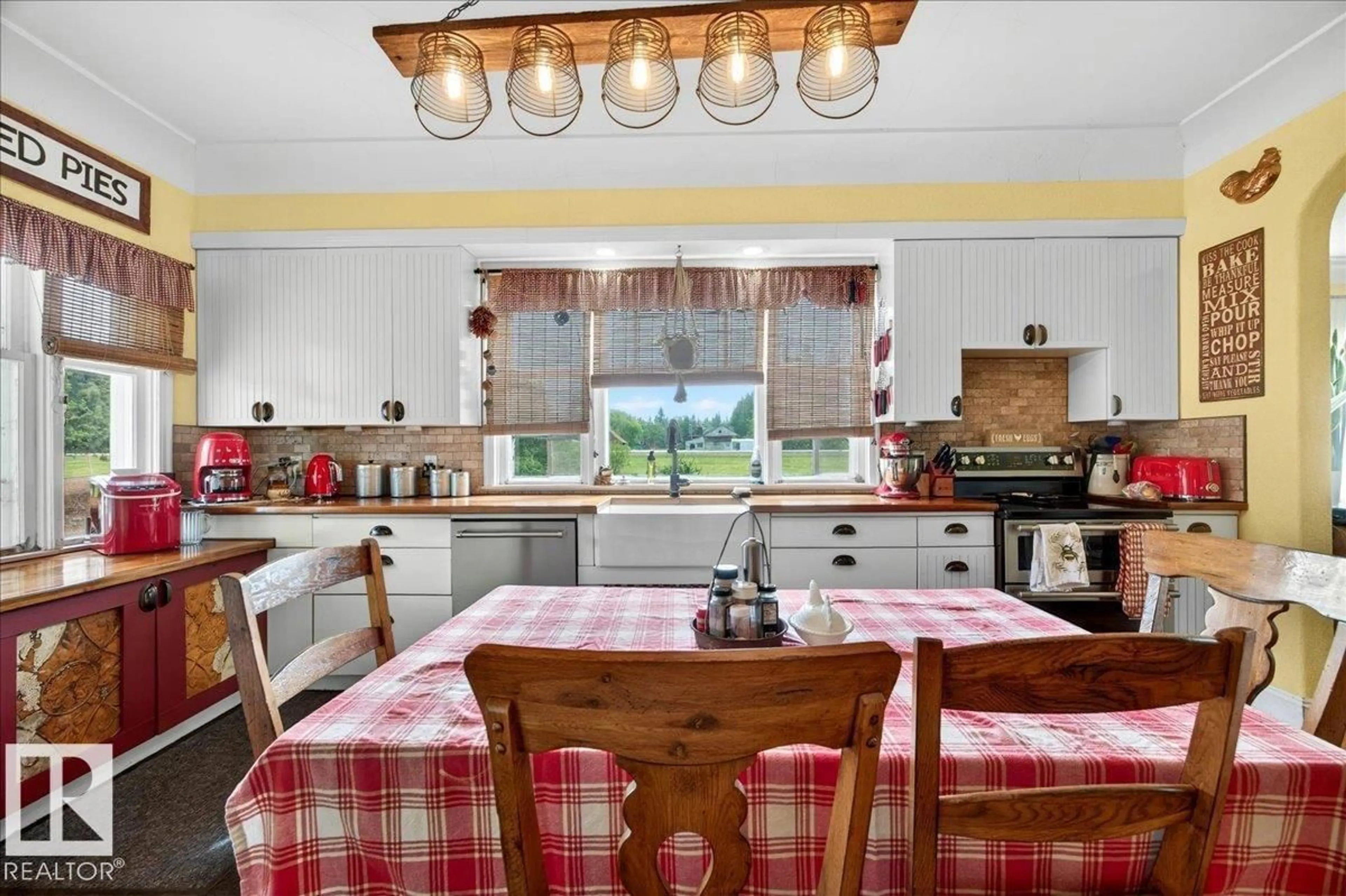 Open concept kitchen, ceramic/tile floor for 572004 HIGHWAY 857, Rural Two Hills County Alberta T0B4R0