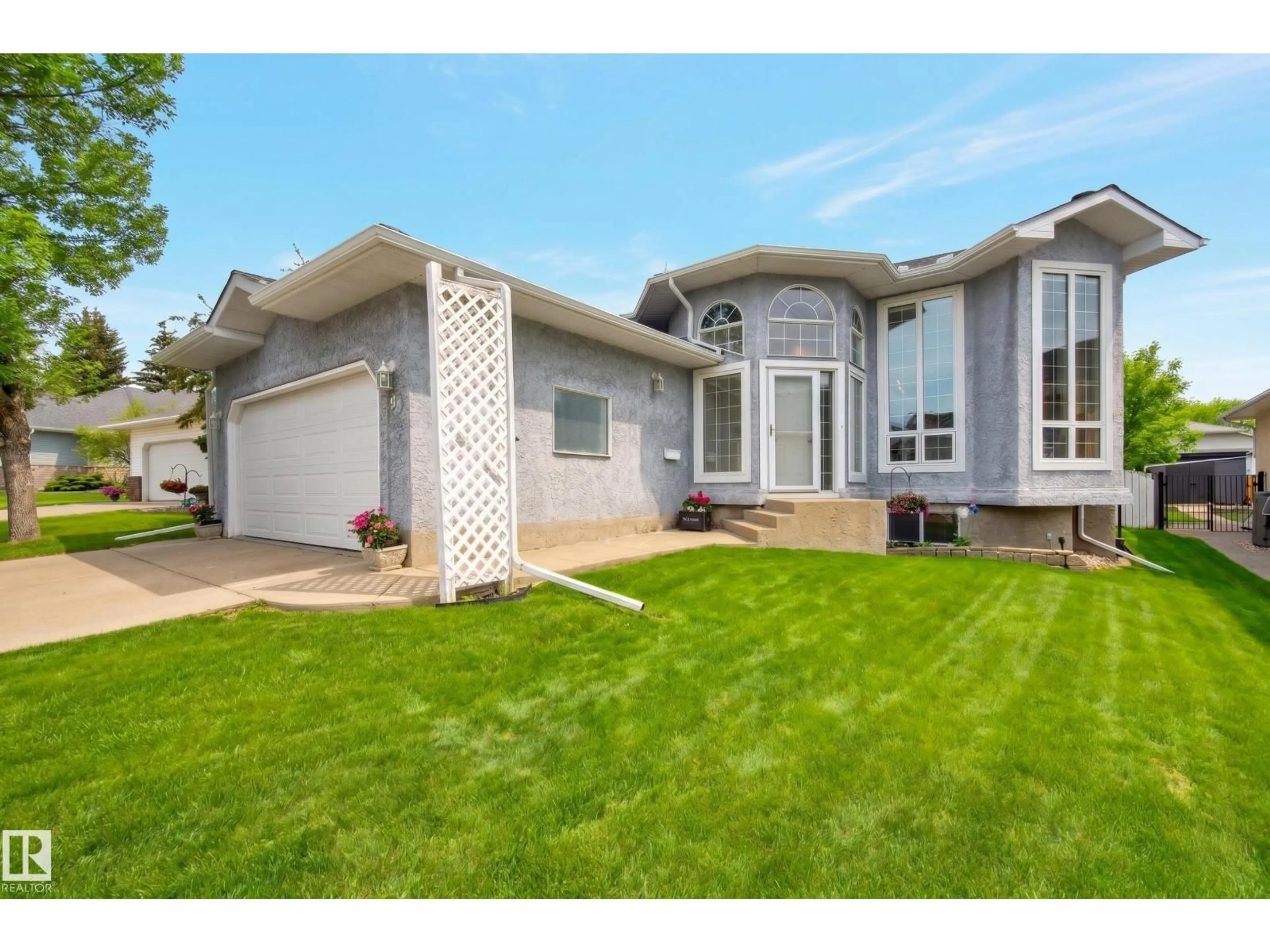 Home with vinyl exterior material, street for 31 CHARLTON CR, Sherwood Park Alberta T8H1R1