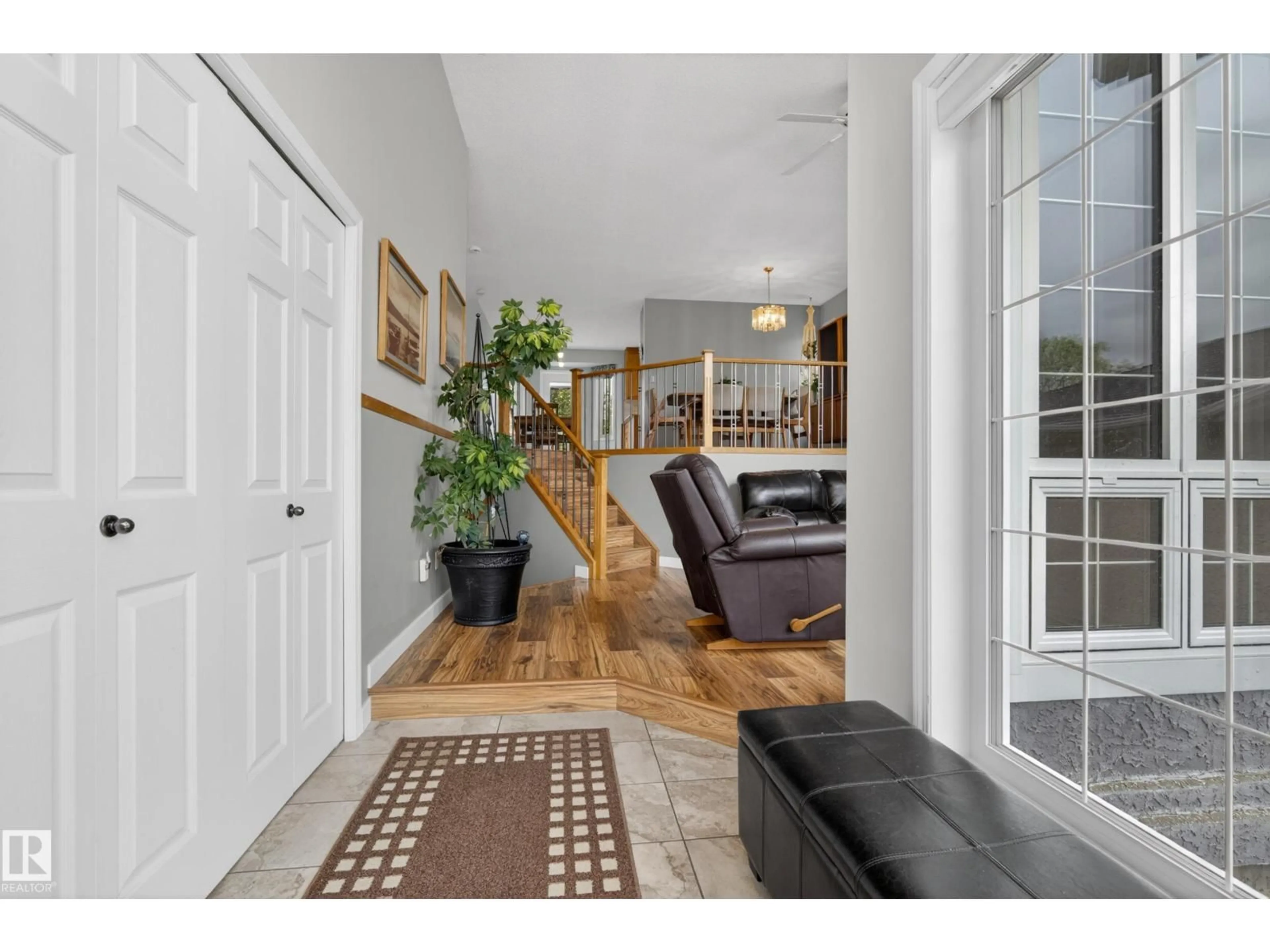 Indoor entryway for 31 CHARLTON CR, Sherwood Park Alberta T8H1R1