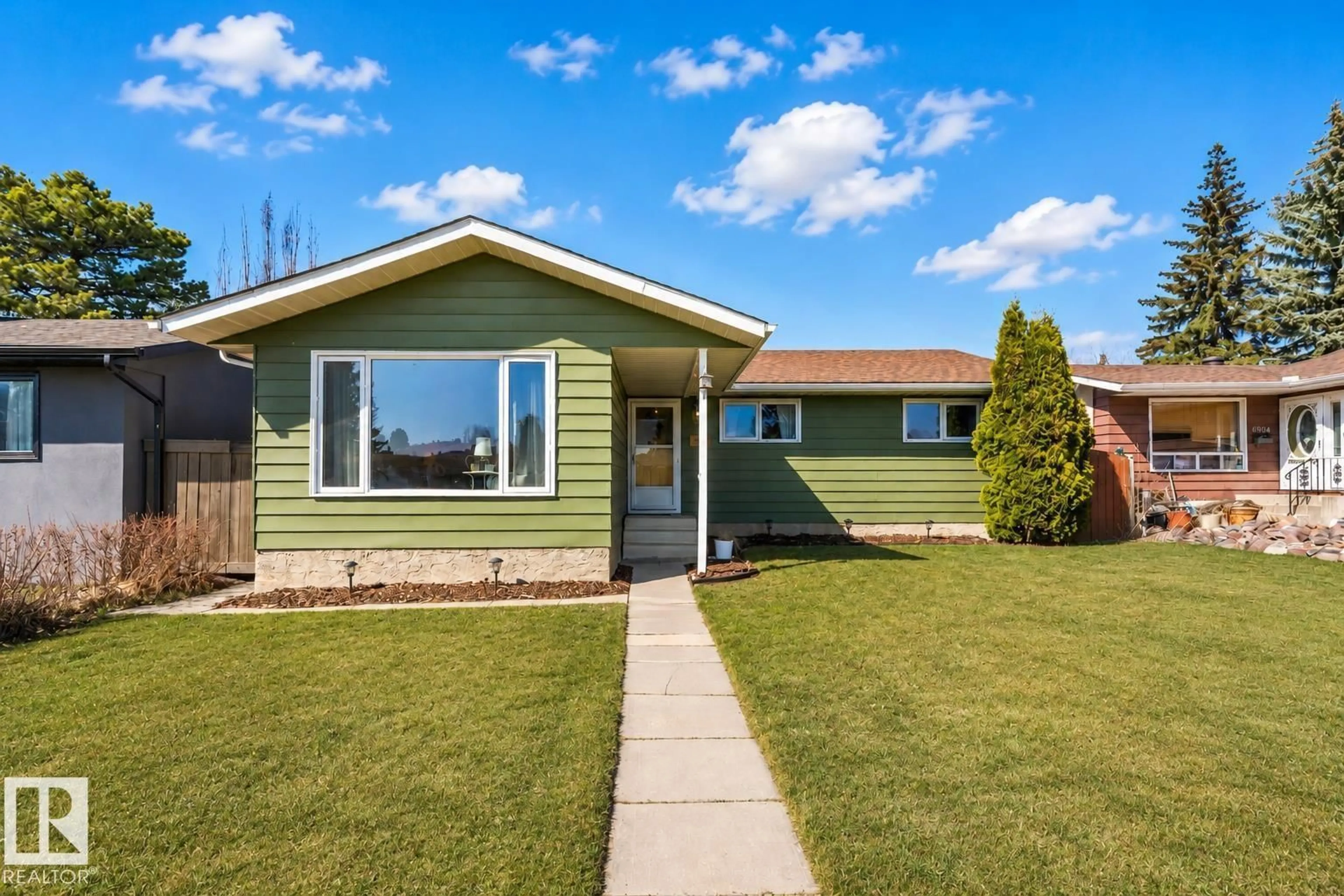 Home with vinyl exterior material, street for 6908 19 AV, Edmonton Alberta T6K2G9