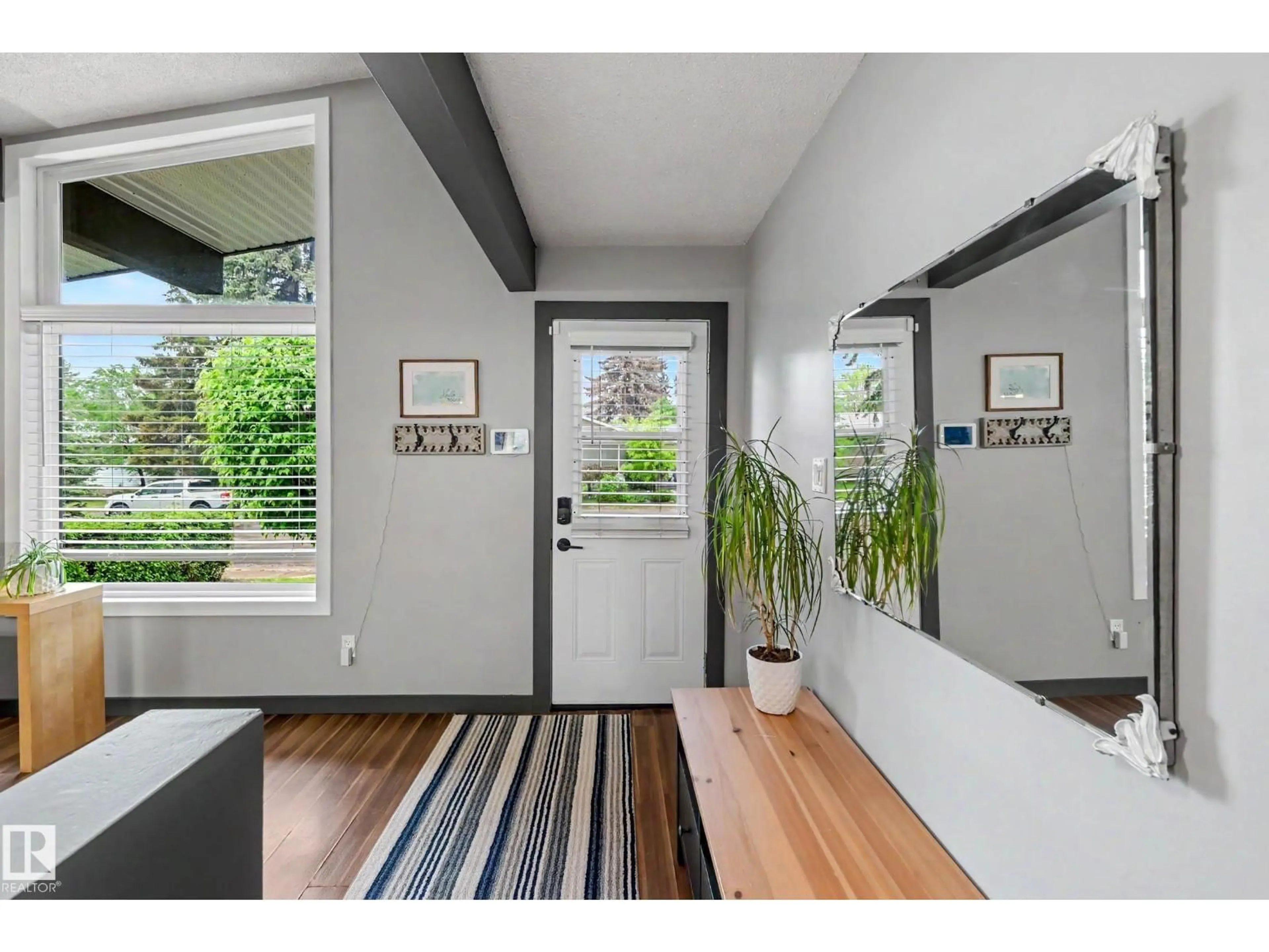 Indoor entryway for 12115 40 AV NW, Edmonton Alberta T6J0S4