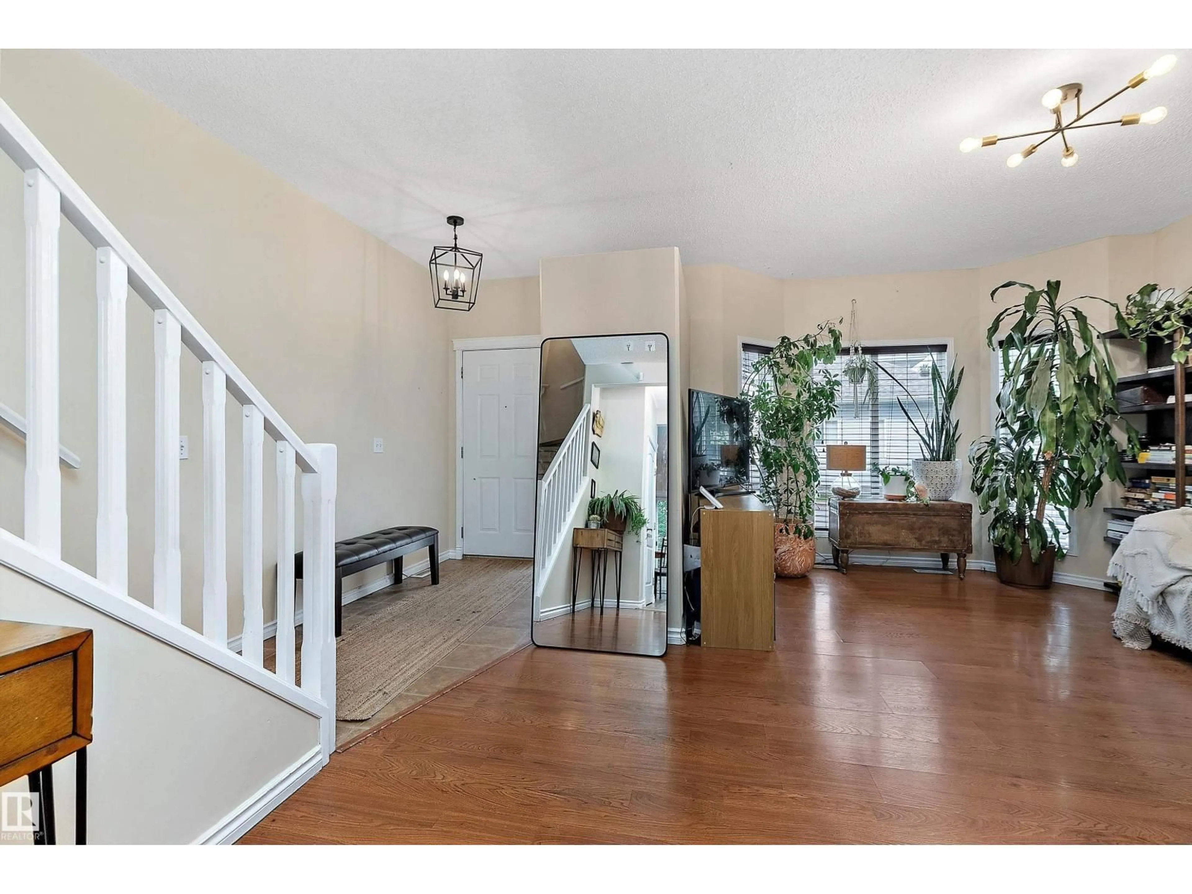 Indoor entryway for 15 - 1780 GLASTONBURY BV, Edmonton Alberta T5T6P9