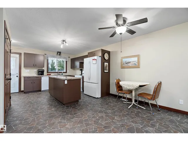5210 55 AV, Wetaskiwin 5