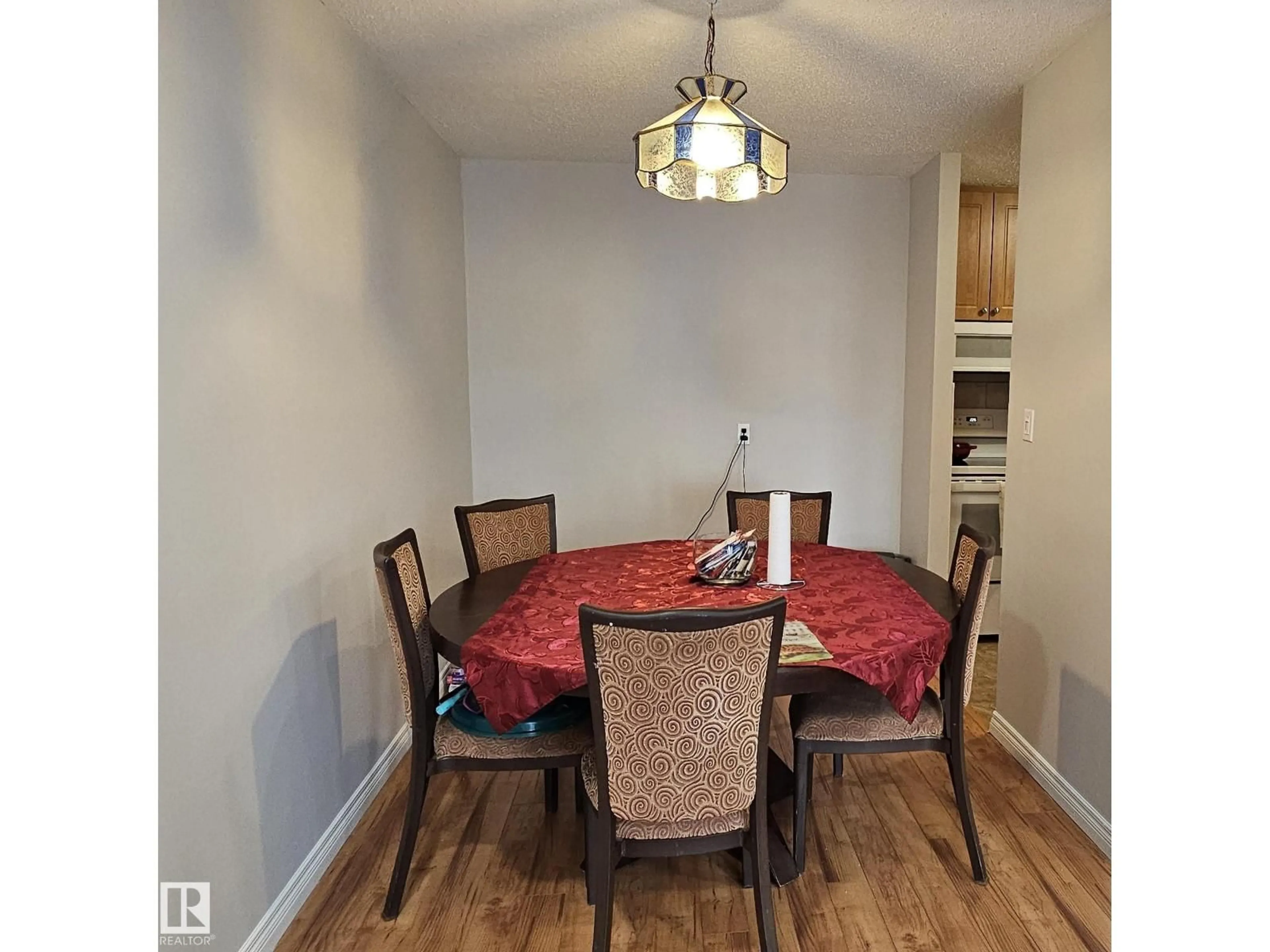 Dining room, wood/laminate floor for 906 11307 99 AV NW, Edmonton Alberta T5K0H2