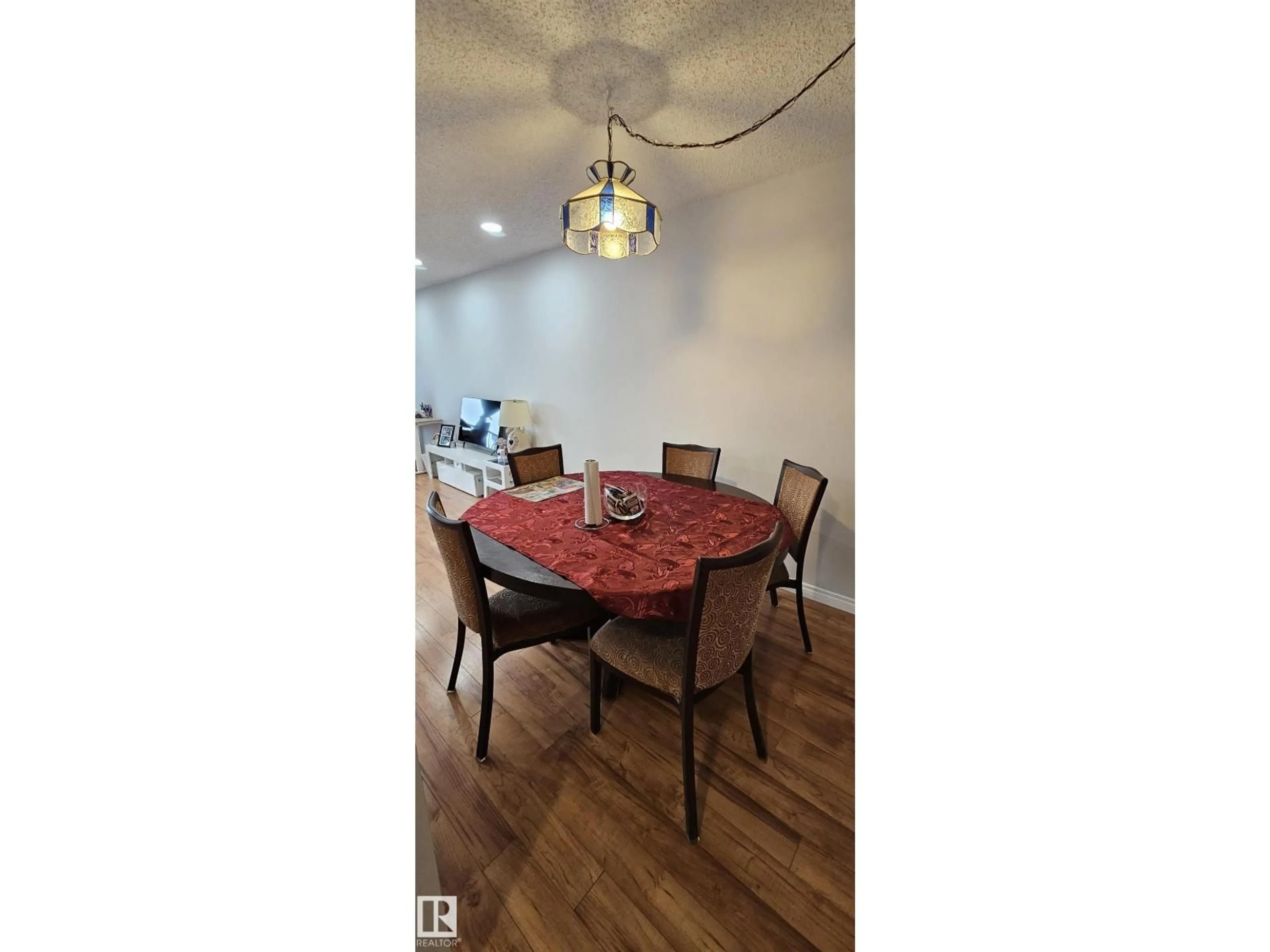 Dining room, wood/laminate floor for 906 11307 99 AV NW, Edmonton Alberta T5K0H2