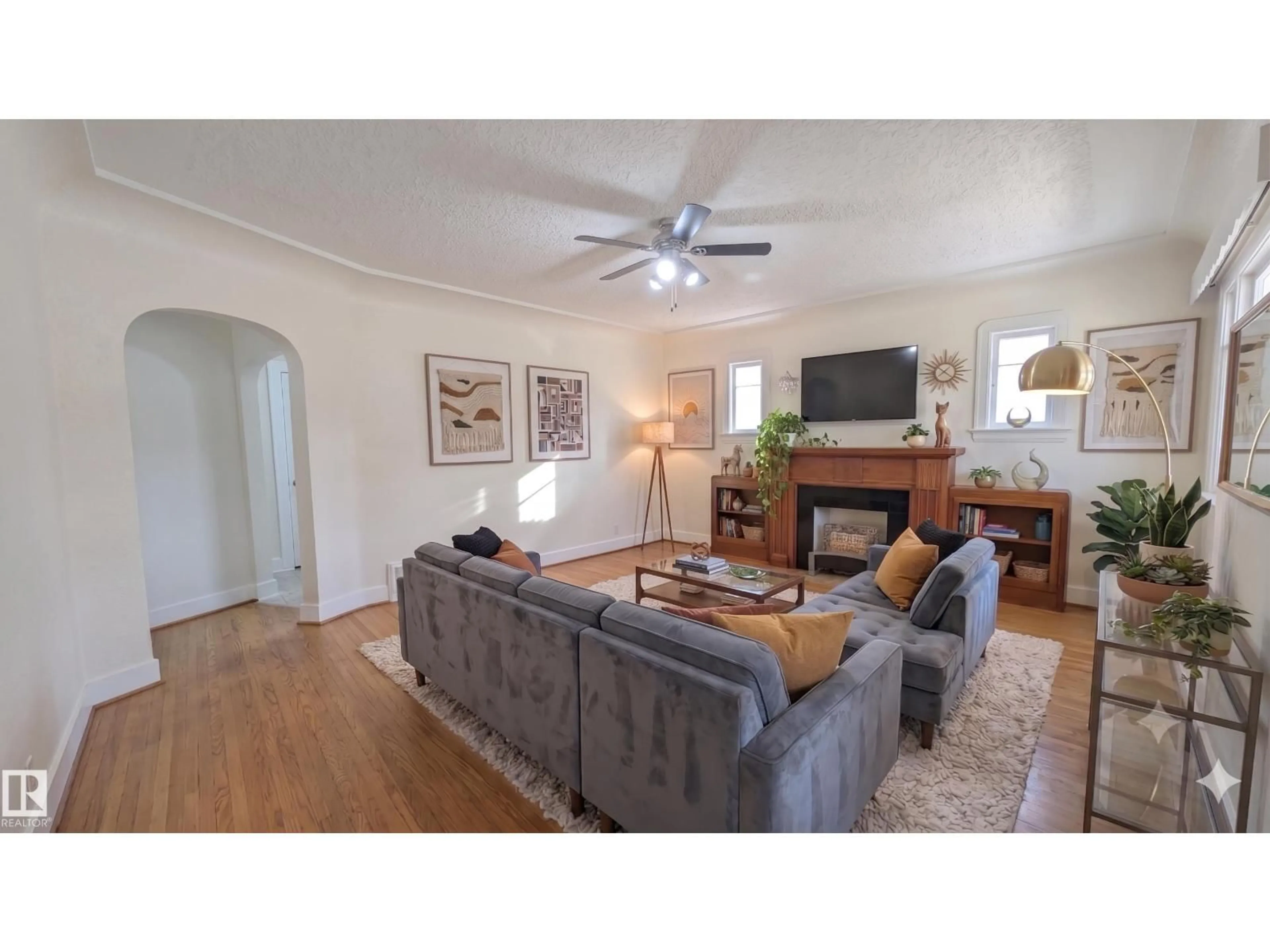 Living room with furniture, unknown for NW - 7611 112 S AV, Edmonton Alberta T5B0H4