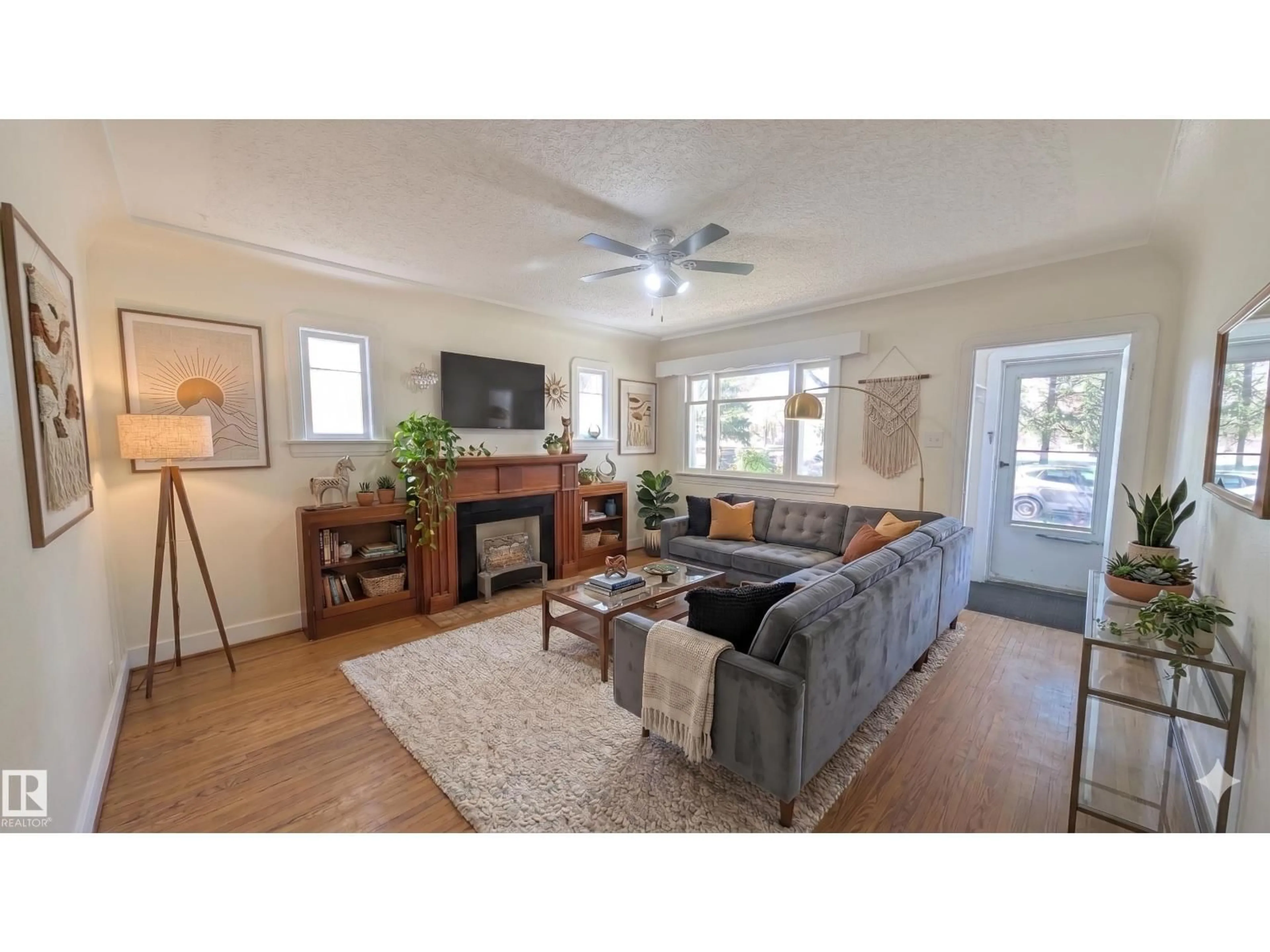 Living room with furniture, unknown for NW - 7611 112 S AV, Edmonton Alberta T5B0H4